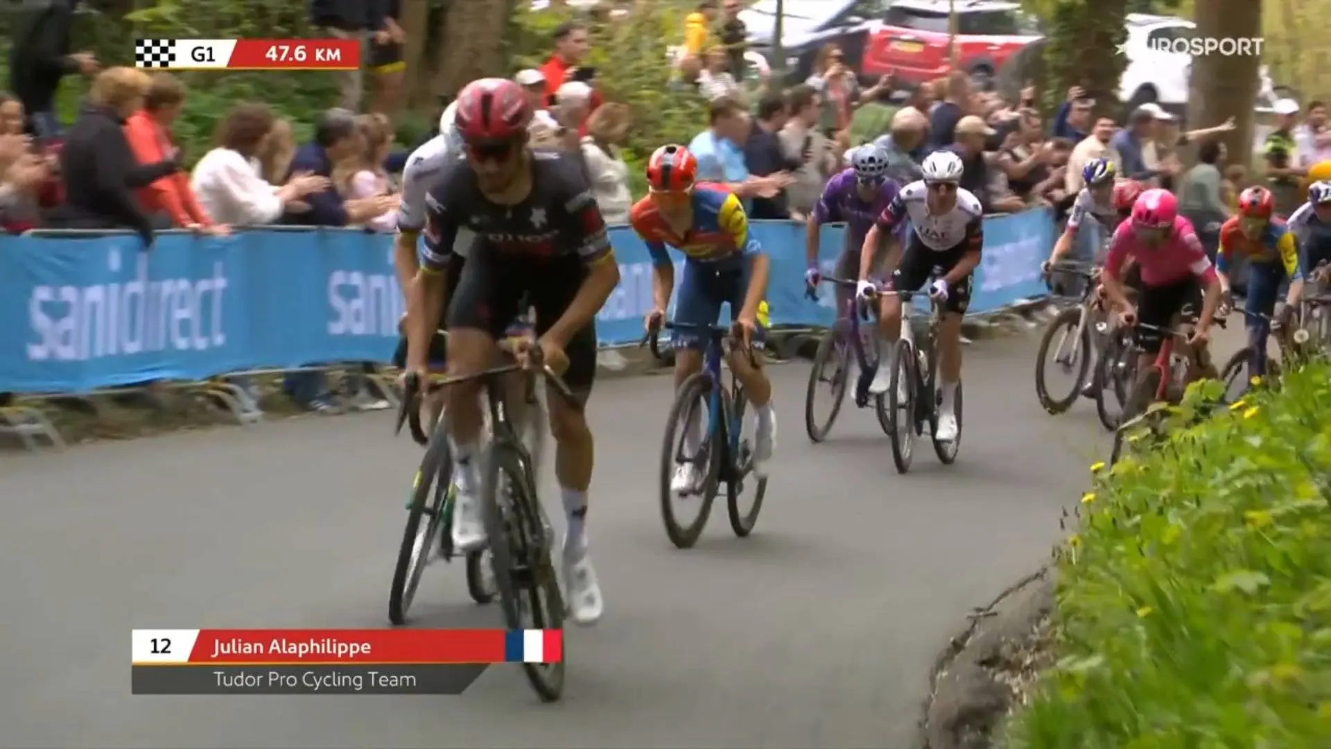 LiveBlog Amstel Gold Race 2025 - Julian Alaphilippe rolls back the years with brutal acceleration; Only Tadej Pogacar can follow