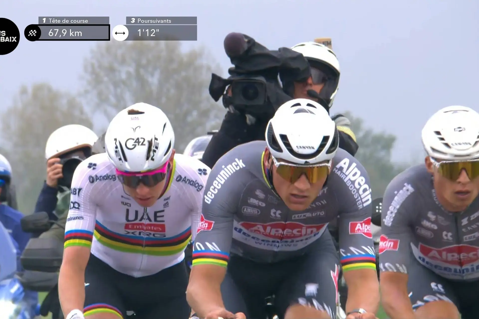 LIVEBLOG Paris-Roubaix 2025 | Pogacar and Van der Poel blast ahead as Pedersen punctures!