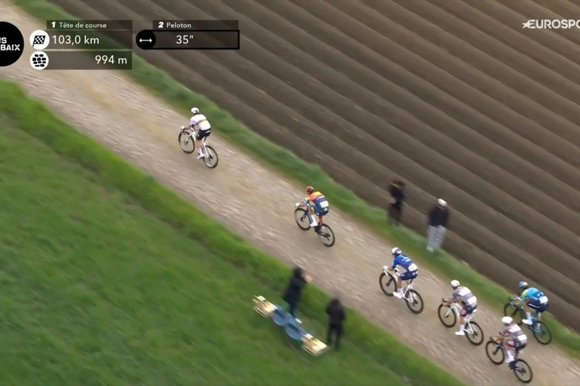 AO VIVO - Acompanhe todas as incidências da Paris-Roubaix 2025: Pogacar comete erro e Van der Poel isola-se na frente!