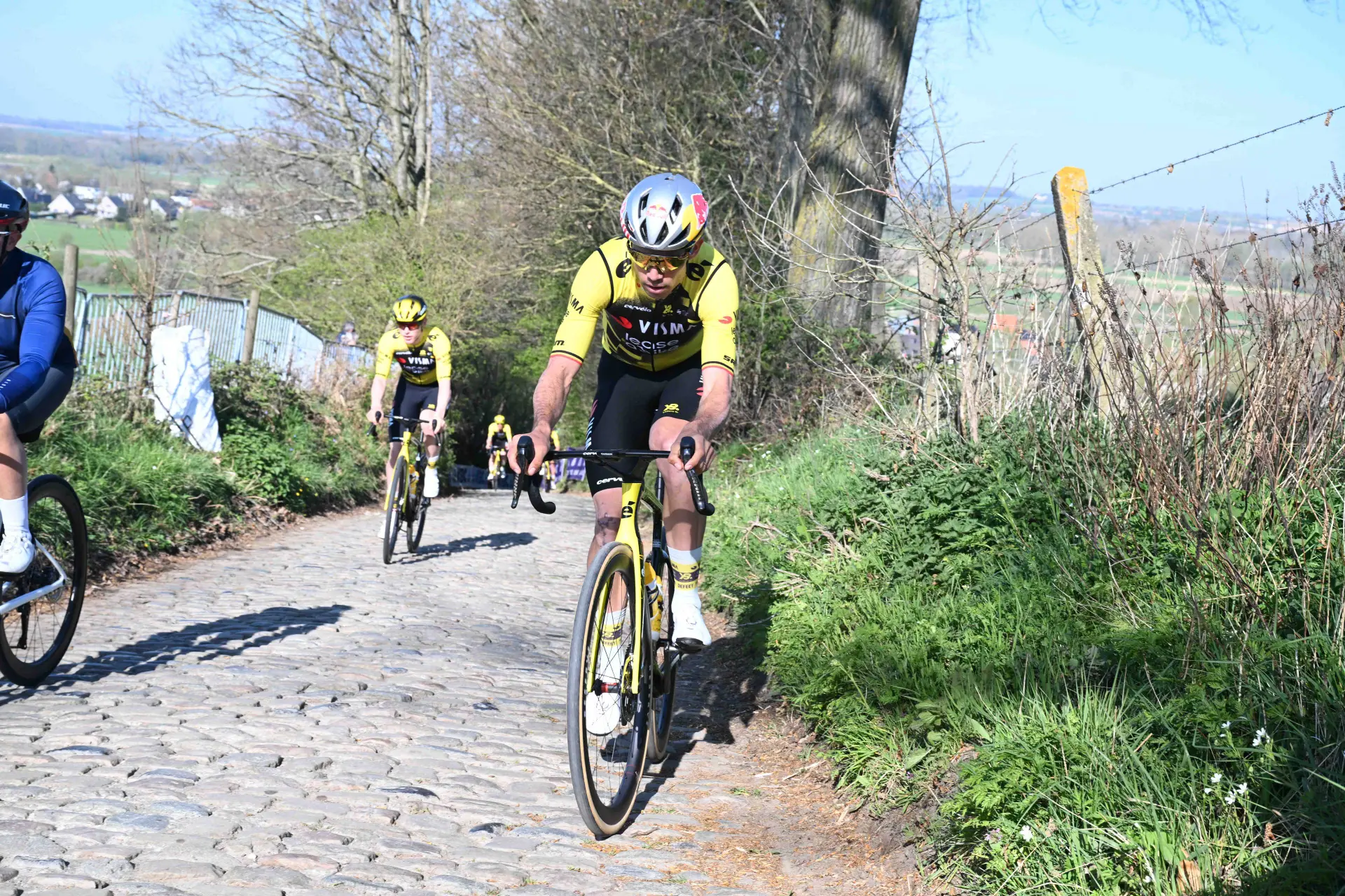 Wout Van Aert dá sinais encorajadores com um 4º lugar na Volta à Flandres e sobe a cotação para a Paris-Roubaix: "Hoje não me deixei ir abaixo"