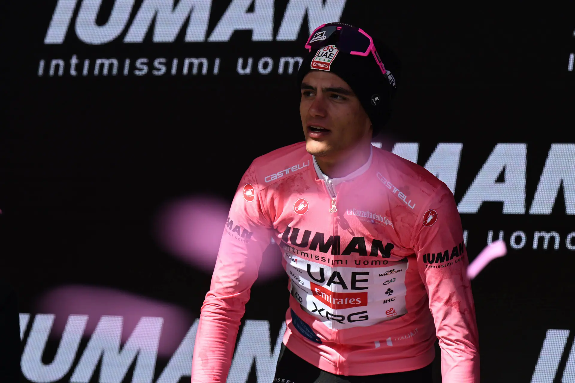 "I suffered a lot, every moment was worse than the previous one" - Isaac del Toro on the suffering to save pink jersey