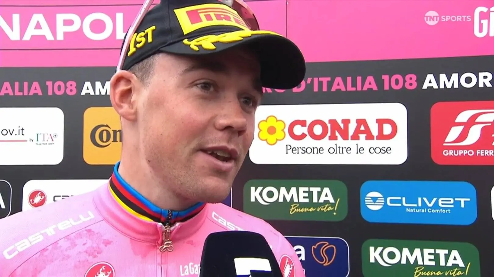 Mads Pedersen confirma envolvimento na queda coletiva que marcou a etapa 6 do Giro: "Caí a 65 quilómetros por hora"