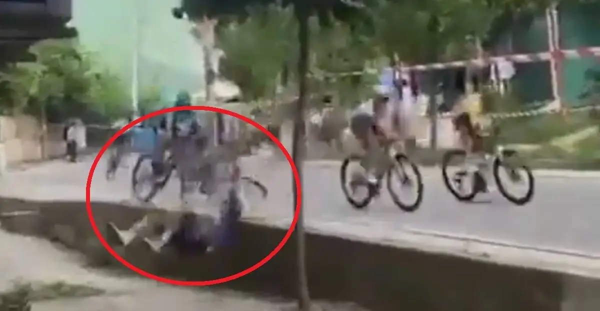 VIDEO | Spectator captures the moment of Mikel Landa's Giro-ending crash in Albania