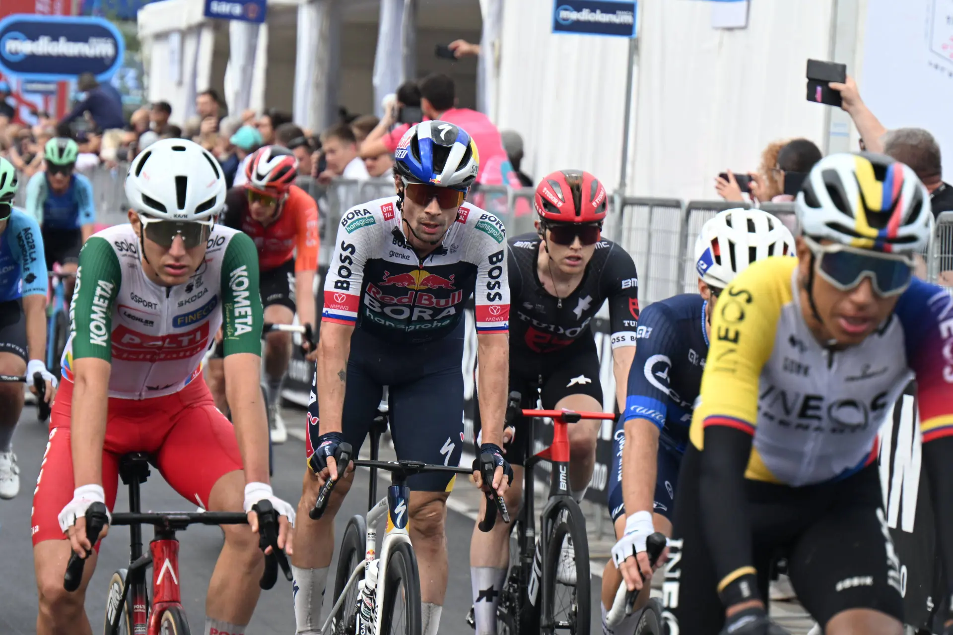 Thijs Zonneveld about Primoz Roglic's dark day at Giro: "It's always been his weakness"