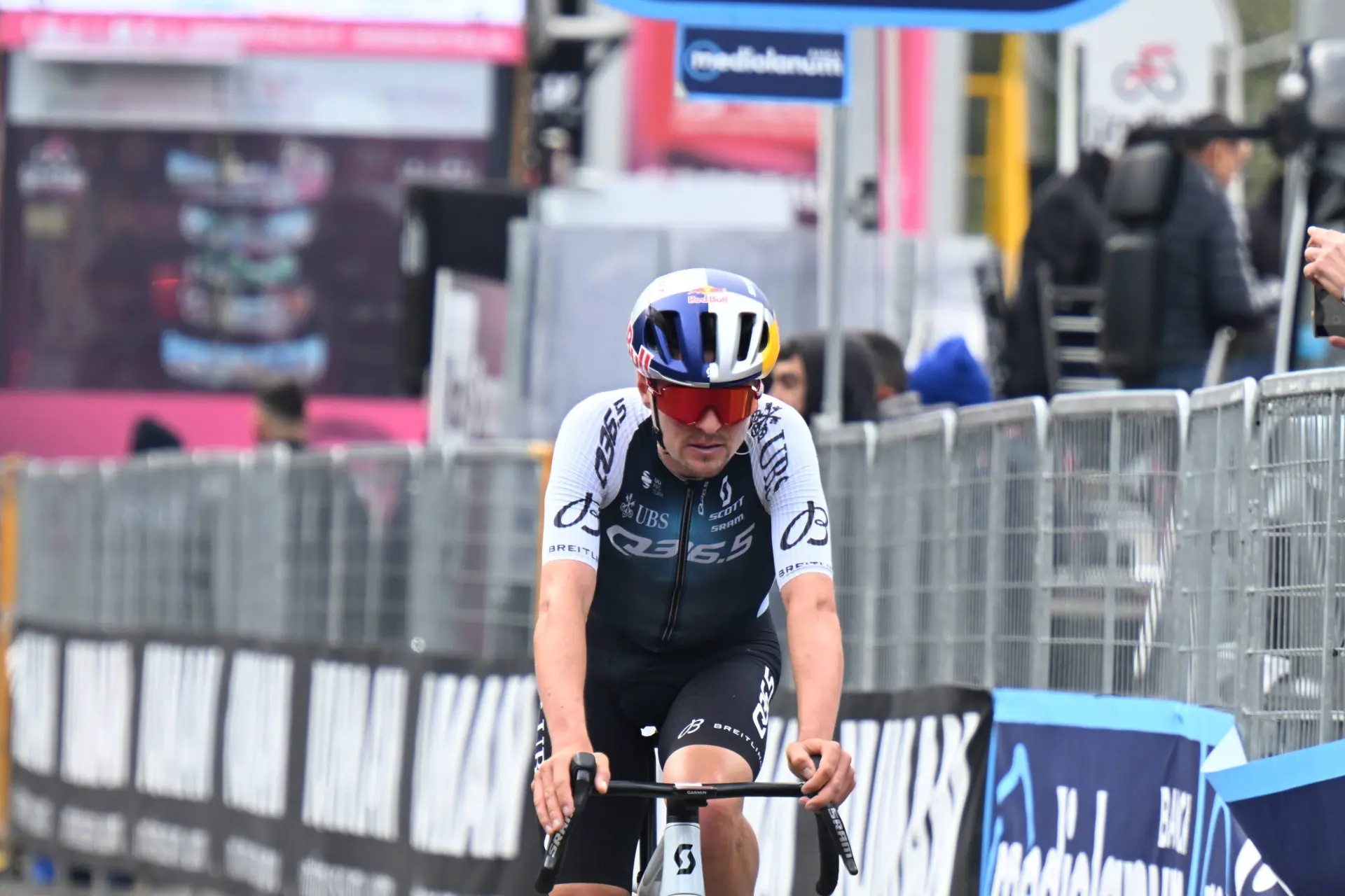 "I wish I’d stretched it out a bit more" - Tom Pidcock left with tinge of regret on stage 17 of 2025 Giro d'Italia