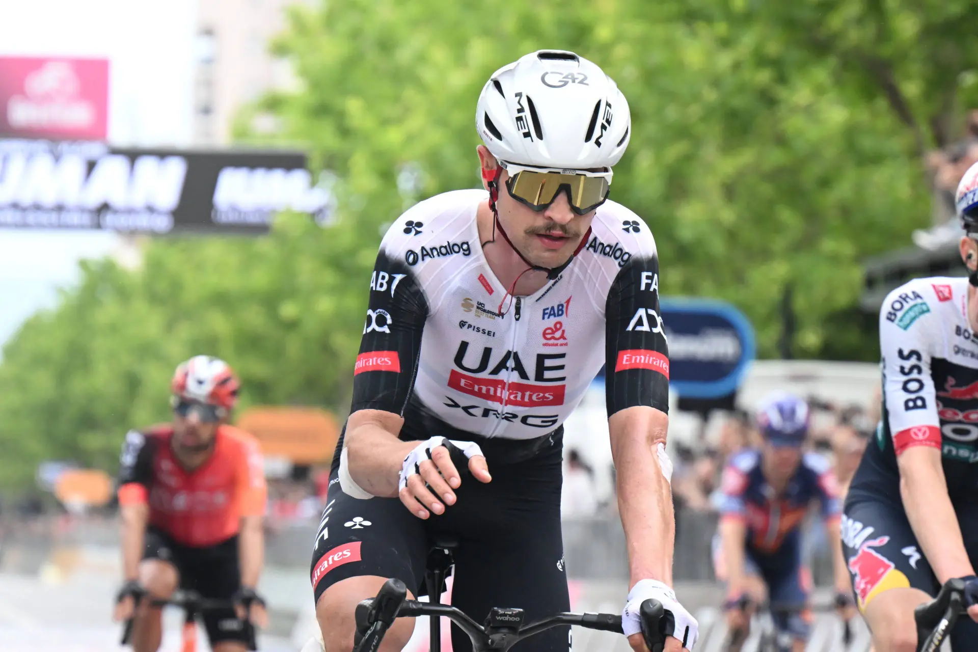Jay Vine fala da marcação cerrada à UAE na 7ª etapa do Giro: "Algumas equipas não gostaram de ver a nossa camisola na frente hoje"