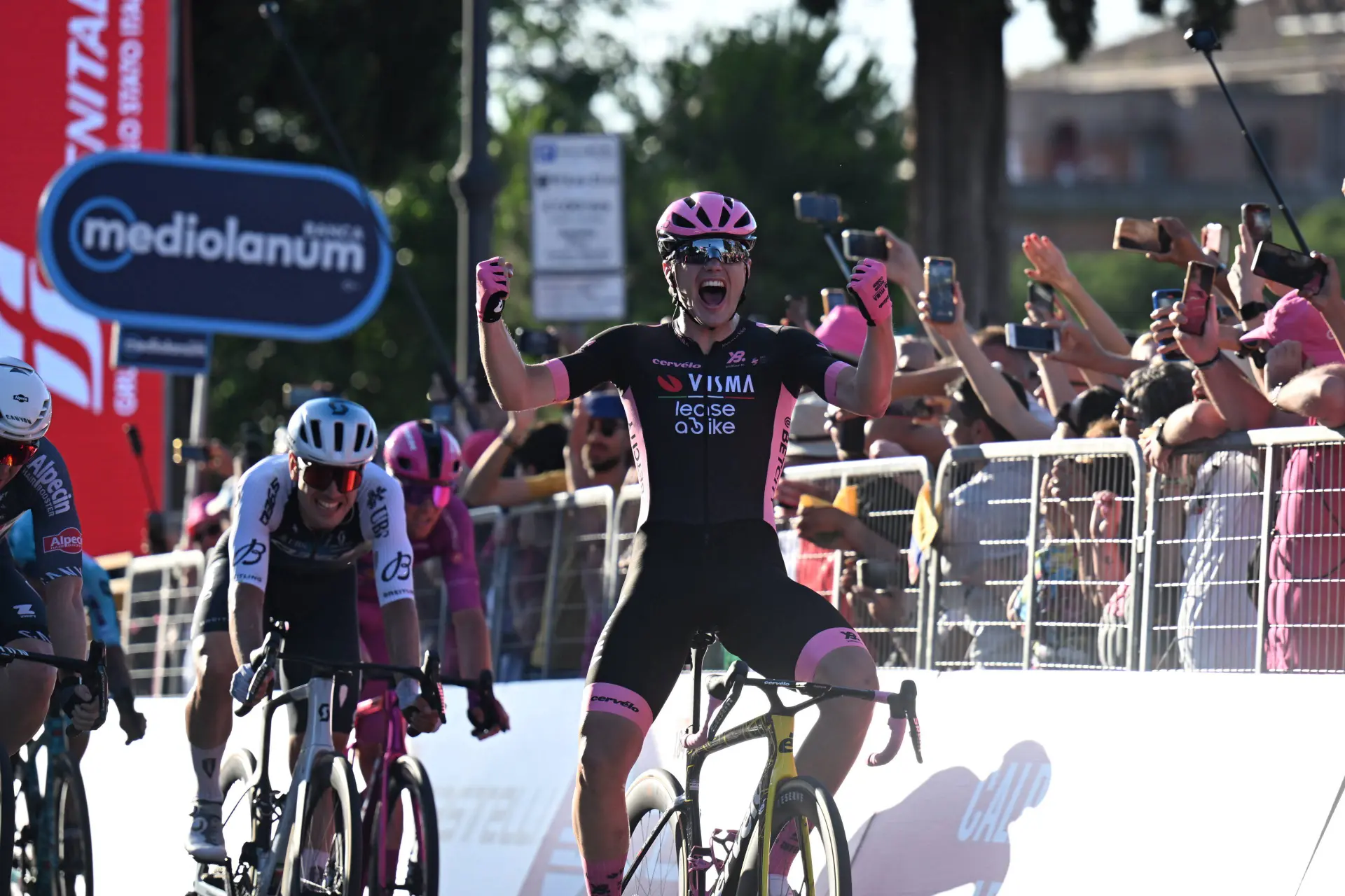 Olav Kooj wins stage 21 of the Giro d'Italia - Visma win stage and GC in tribute to Robert Gesink and his family