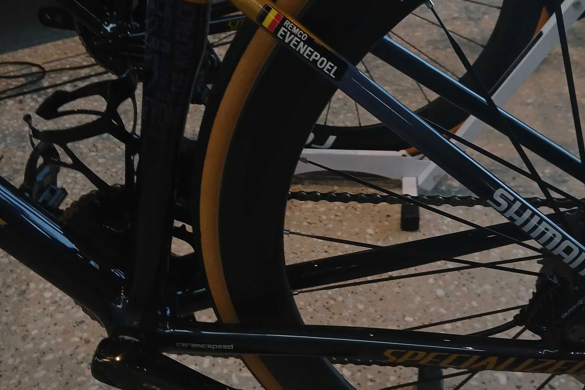 Conheça a Specialized Tarmac SL8 de Remco Evenepoel para a Volta a França 2025 (Fotos)