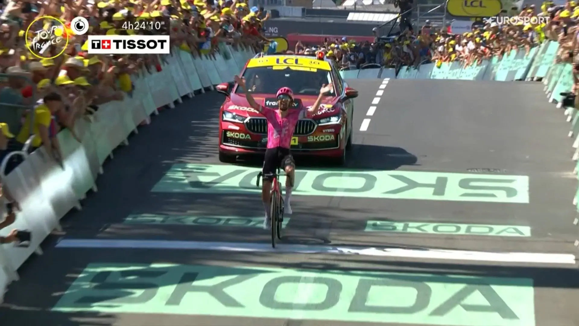 Ben Healy ganha com um solo de 40 km, Mathieu van der Poel é lider por 1 segundo