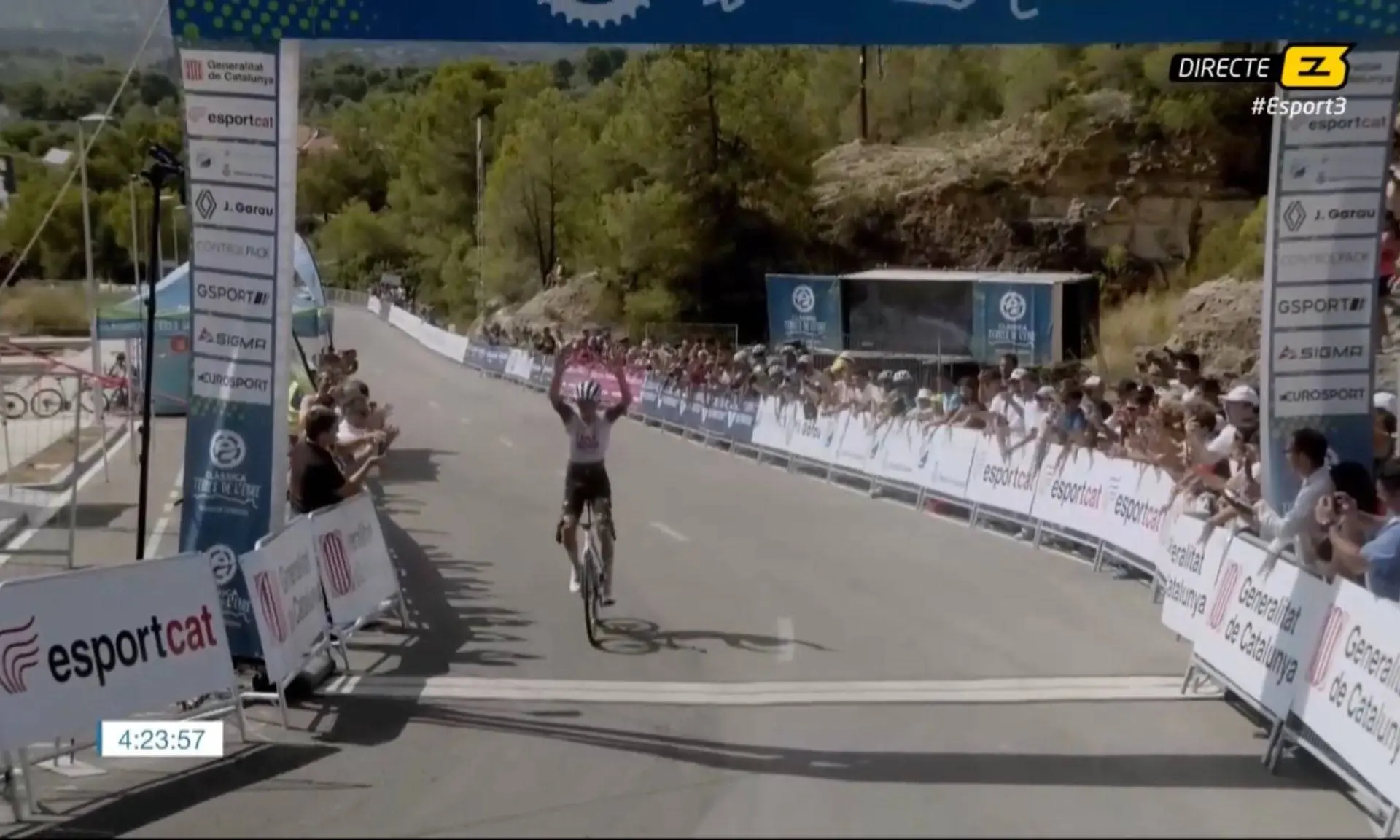 Victory number 66 for UAE - Isaac del Toro wins Clásica Terres de l´Ebre solo