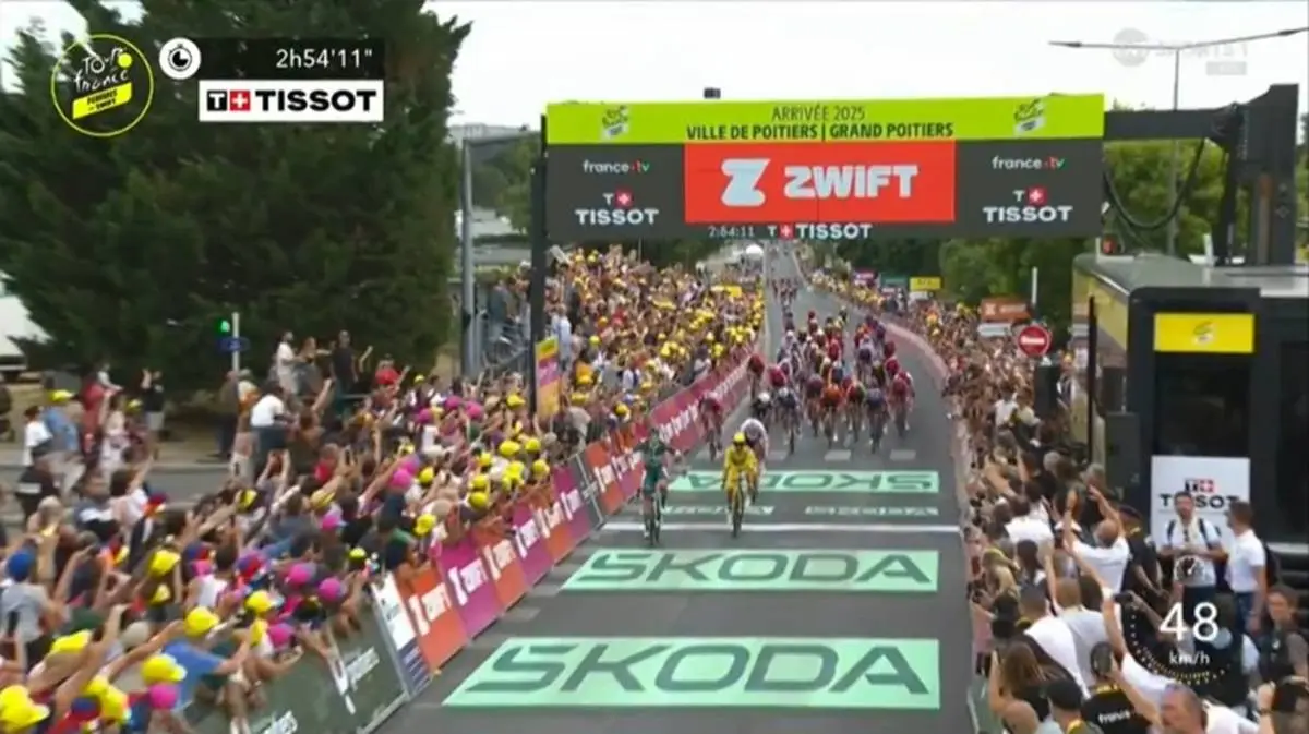 2-for-2 as Lorena Wiebes beats Marianne Vos once again to win stage 4 at Tour de France Femmes