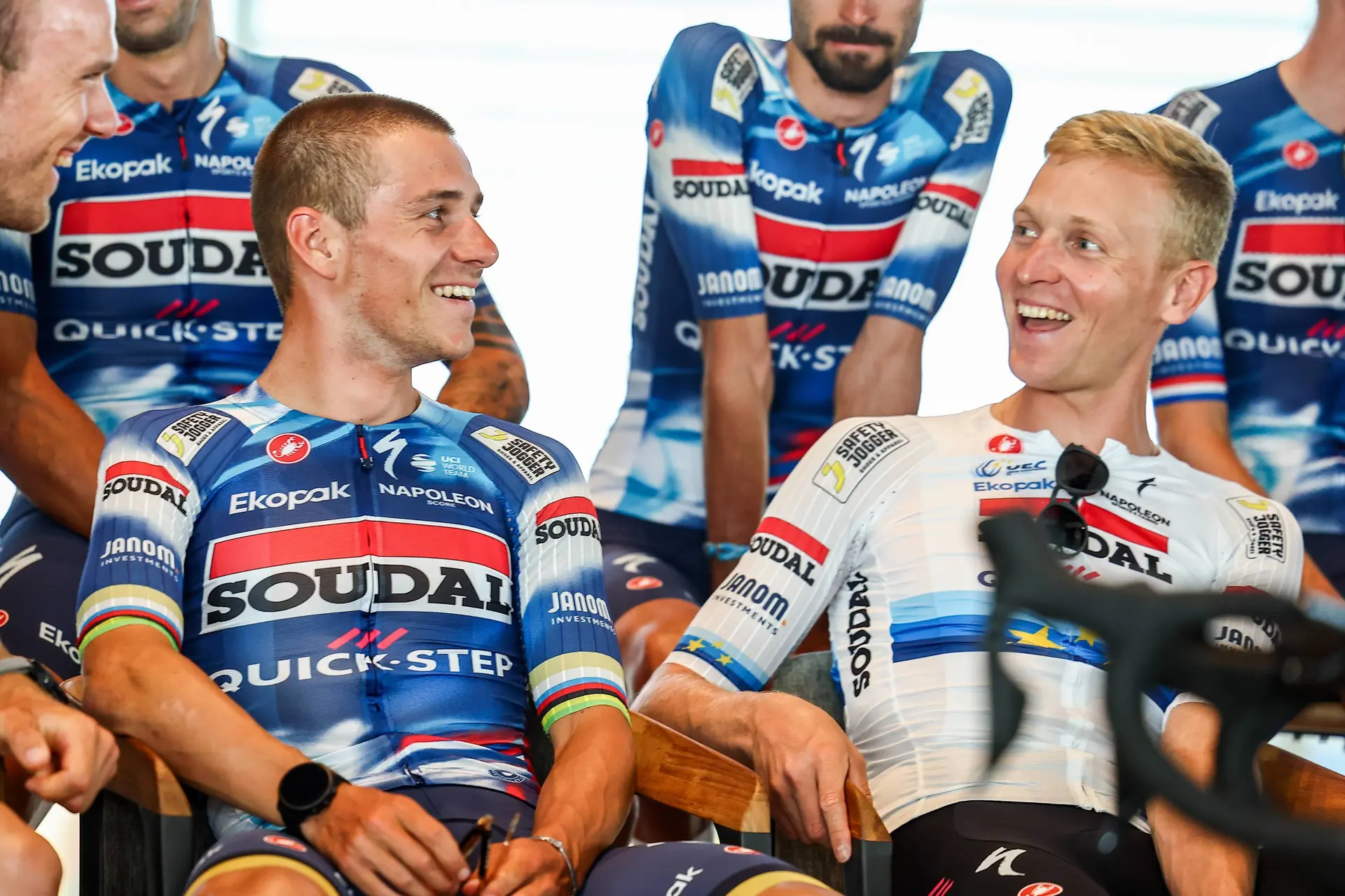 Diretor da Soudal aborda os rumores sobre Evenepoel: "Estamos a trabalhar num futuro com e sem Remco"