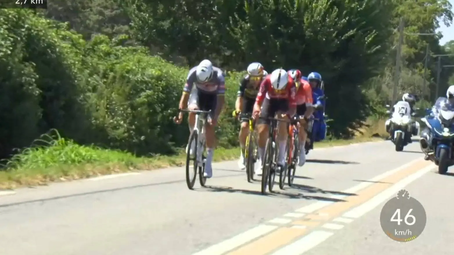 LIVEBLOG Tour de France Stage 11 | Van Aert and Van der Poel chasing down breakaway in crazy stage!