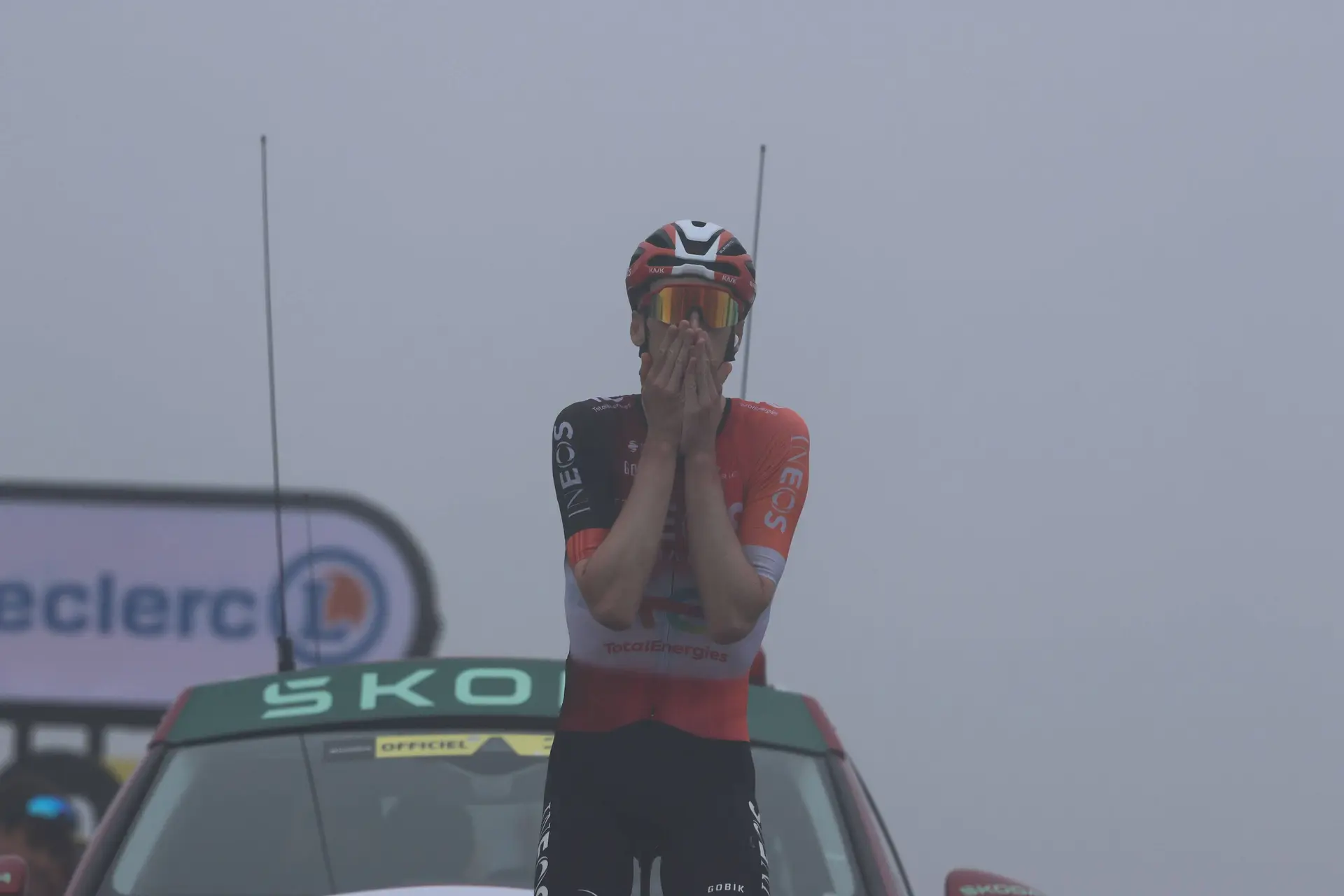 Tour de France | Thymen Arensman wins in Superbagnères as Remco Evenepoel abandons; Pogacar and Vingegaard have a stalemate