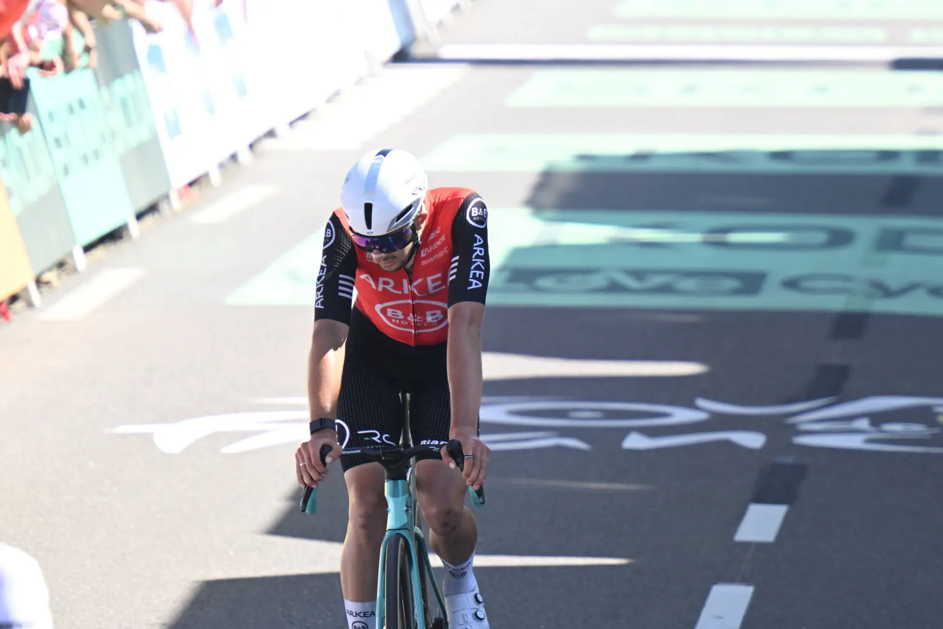 "I could tell Remco Evenepoel didn’t want me there" - Kevin Vauquelin feels the tension of the Tour de France on stage 7