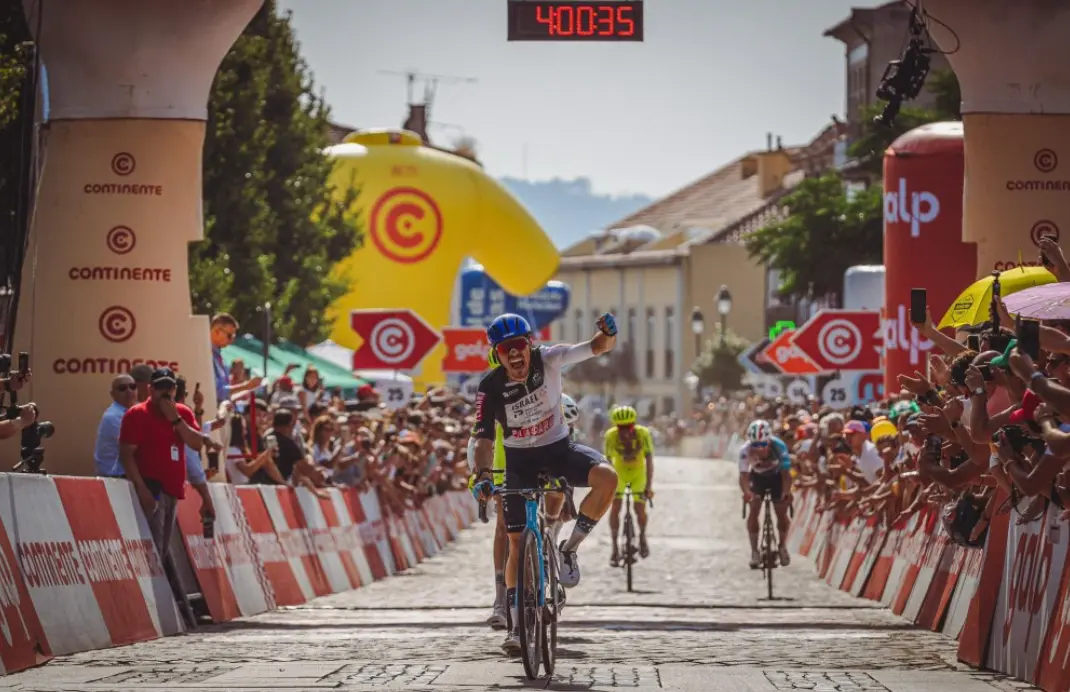 Pau Martí vence a 2ª etapa da Volta a Portugal em Fafe e sobe à liderança da classificação geral