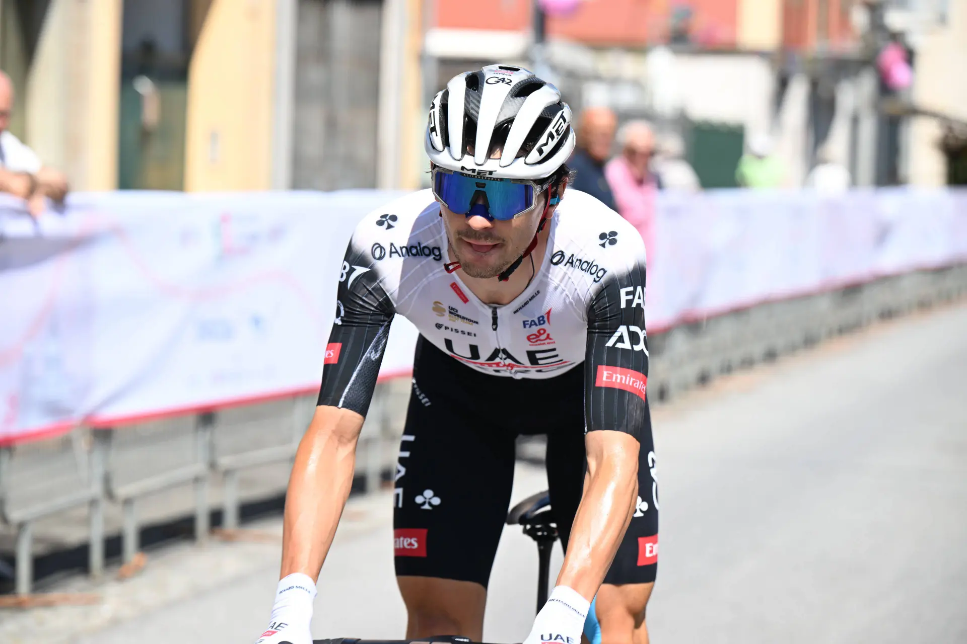 Vencedor de uma etapa do Giro deixa a UAE - Team Jayco AlUla reforça o seu plantel com Alessandro Covi