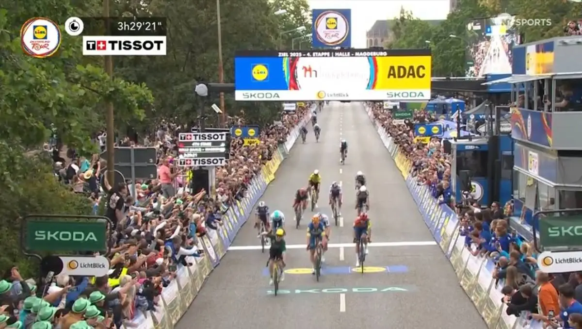 Wout van Aert lança Matthew Brennan a mais uma vitória na Volta à Alemanha. Soren Waerenskjold vence a classificação geral