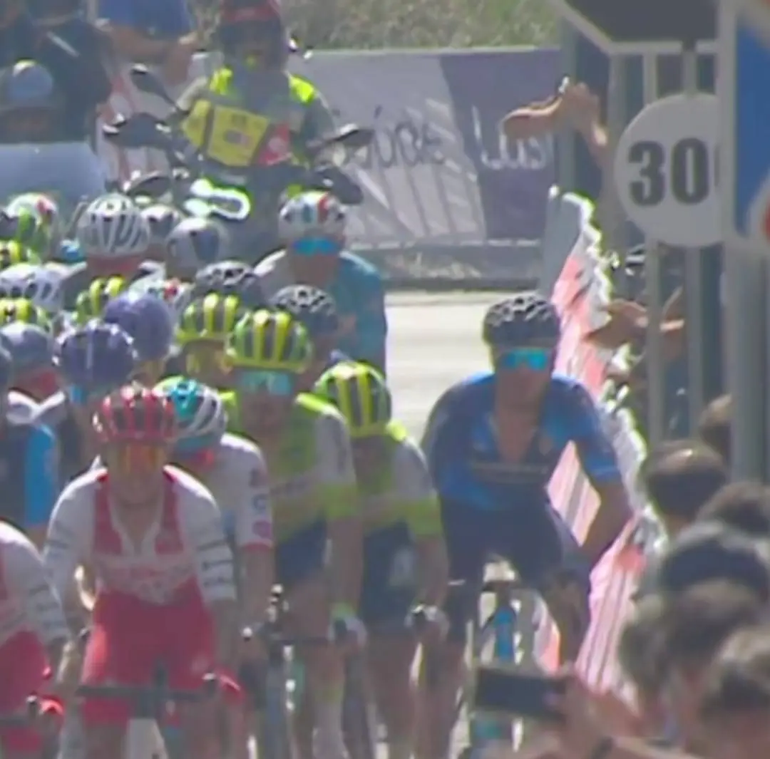 Vídeo: sessão de murros na 2ª etapa da Volta a Portugal, entre um ciclista do Feirense e outro da Israel