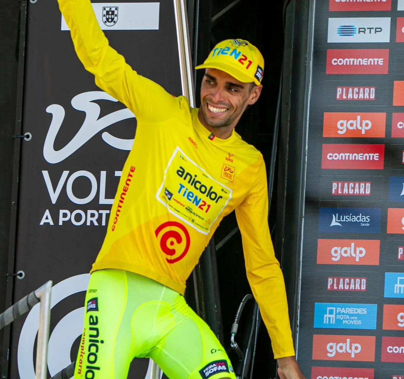 Dia de dobradinhas: Rafael Reis vence a 2º etapa na Volta a Portugal e Artem Nych vence a geral pelo 2º ano consecutivo!