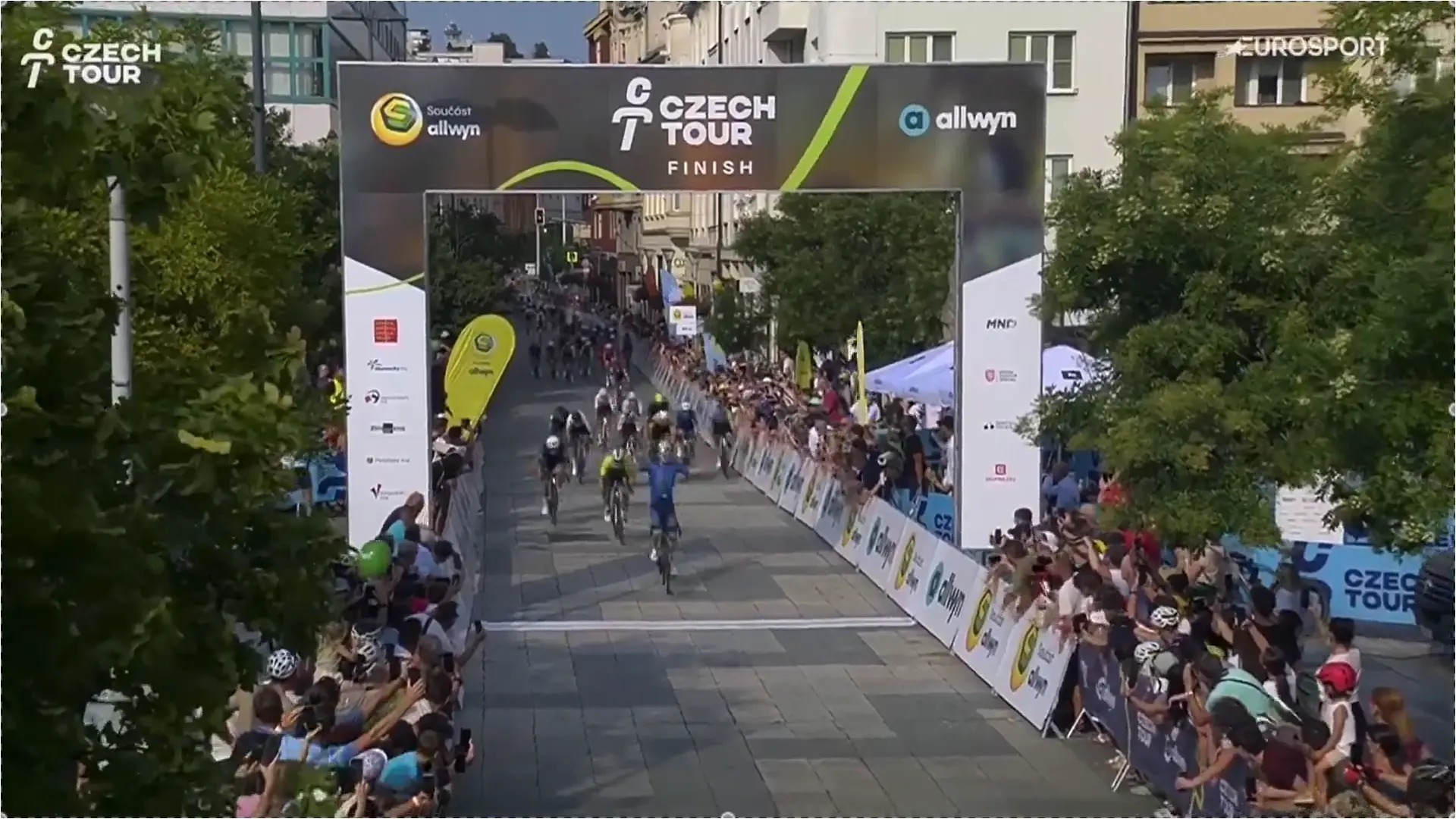 Liam Walsh surpreende Lamperti e vence ao sprint na 3ª etapa da Volta à República Checa
