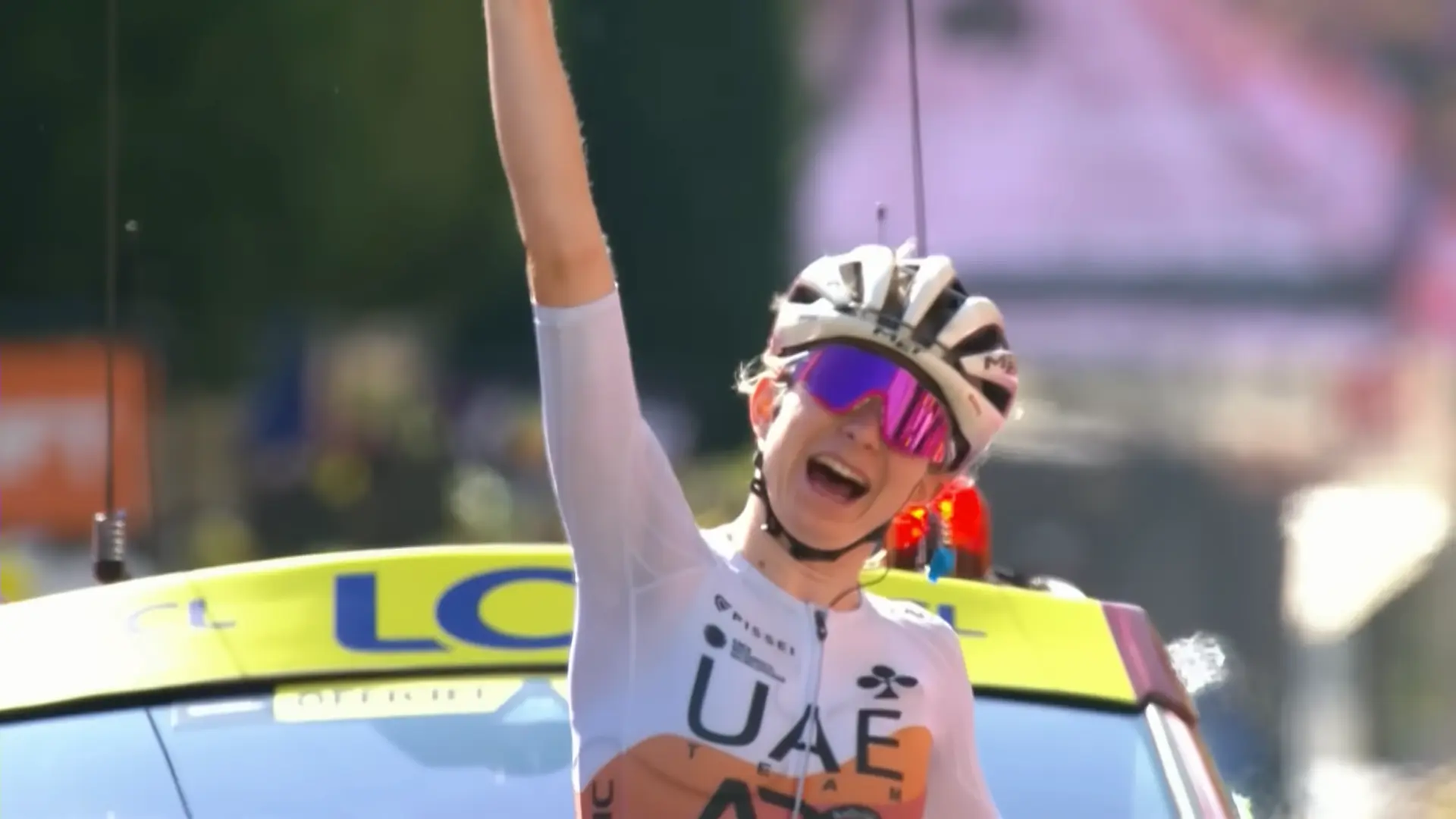 Magnificent Maeva Squiban goes back-to-back with another stunning Tour de France Femmes solo on stage 7!