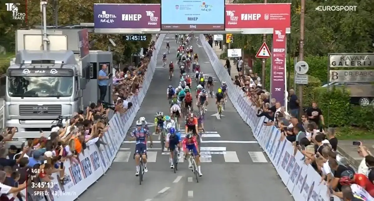 Resultados da 1ª etapa da Cro Race: Paul Magnier em grande forma bate Danny Van Poppel ao sprint. Rui Oliveira 6º
