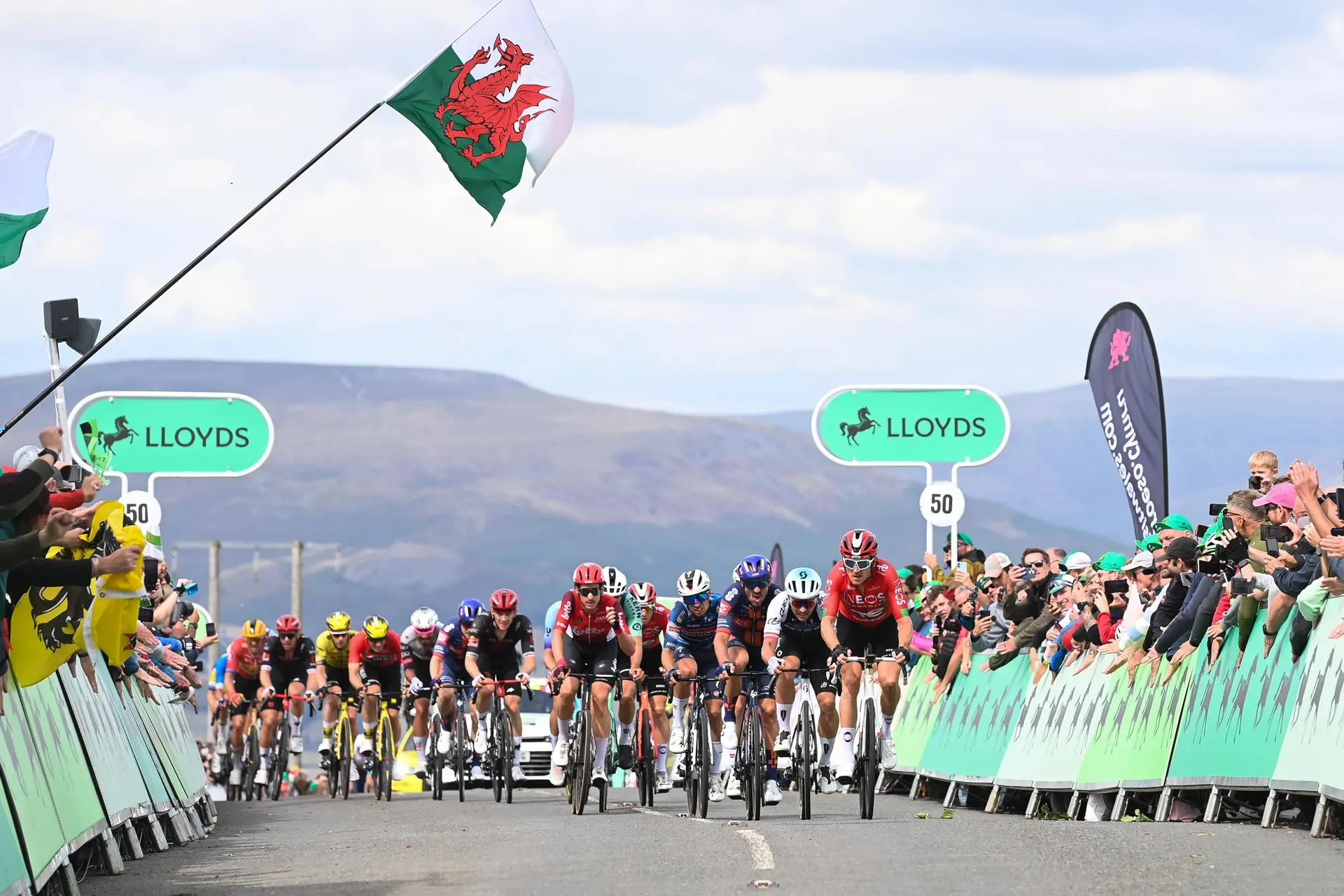 Geraint Thomas leads the main field to the top of The Tumble during stage five (Credit SWpix.com)