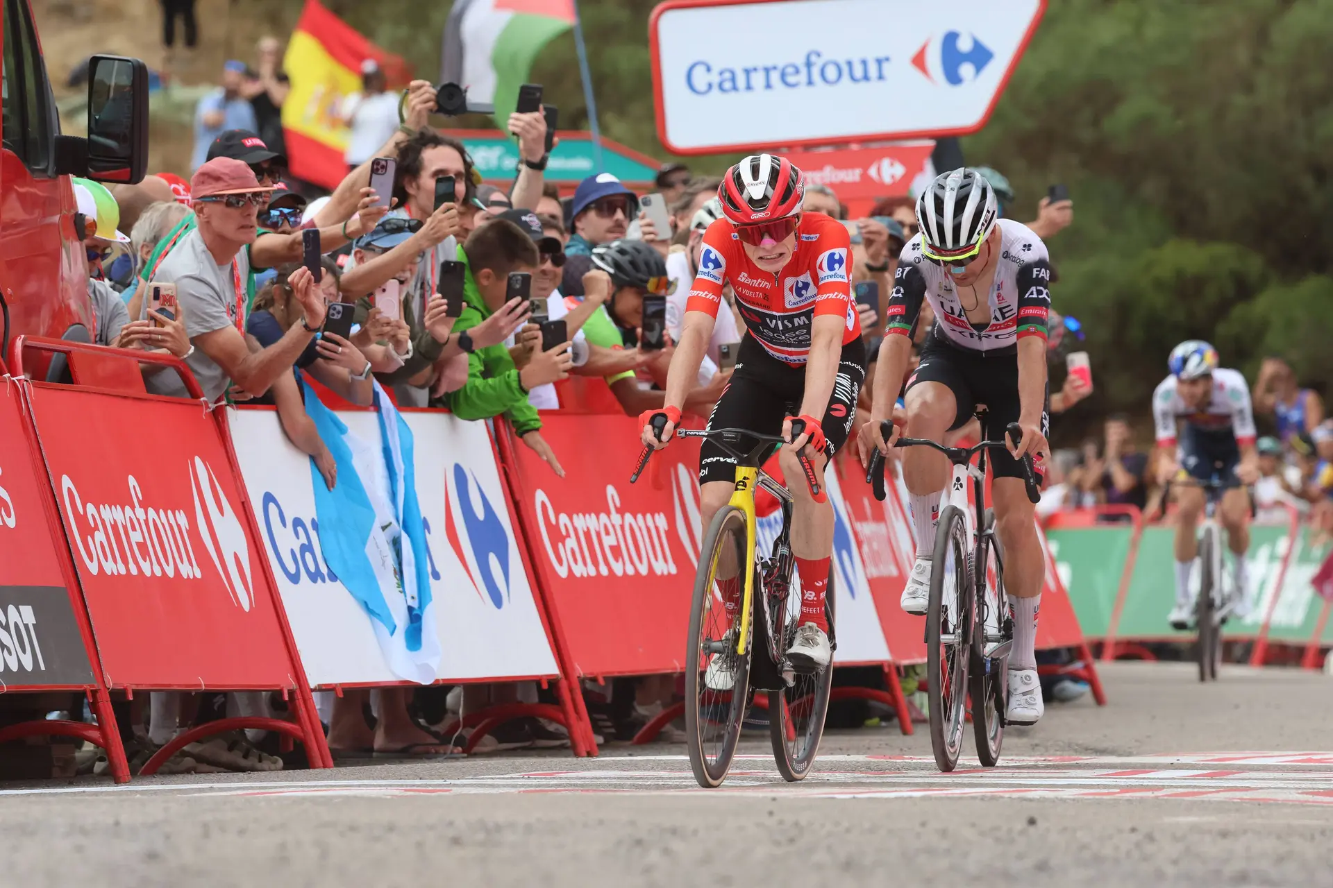 "Because of the headwind, it was difficult to make a difference" - Jonas Vingegaard understands absence of Almeida attack