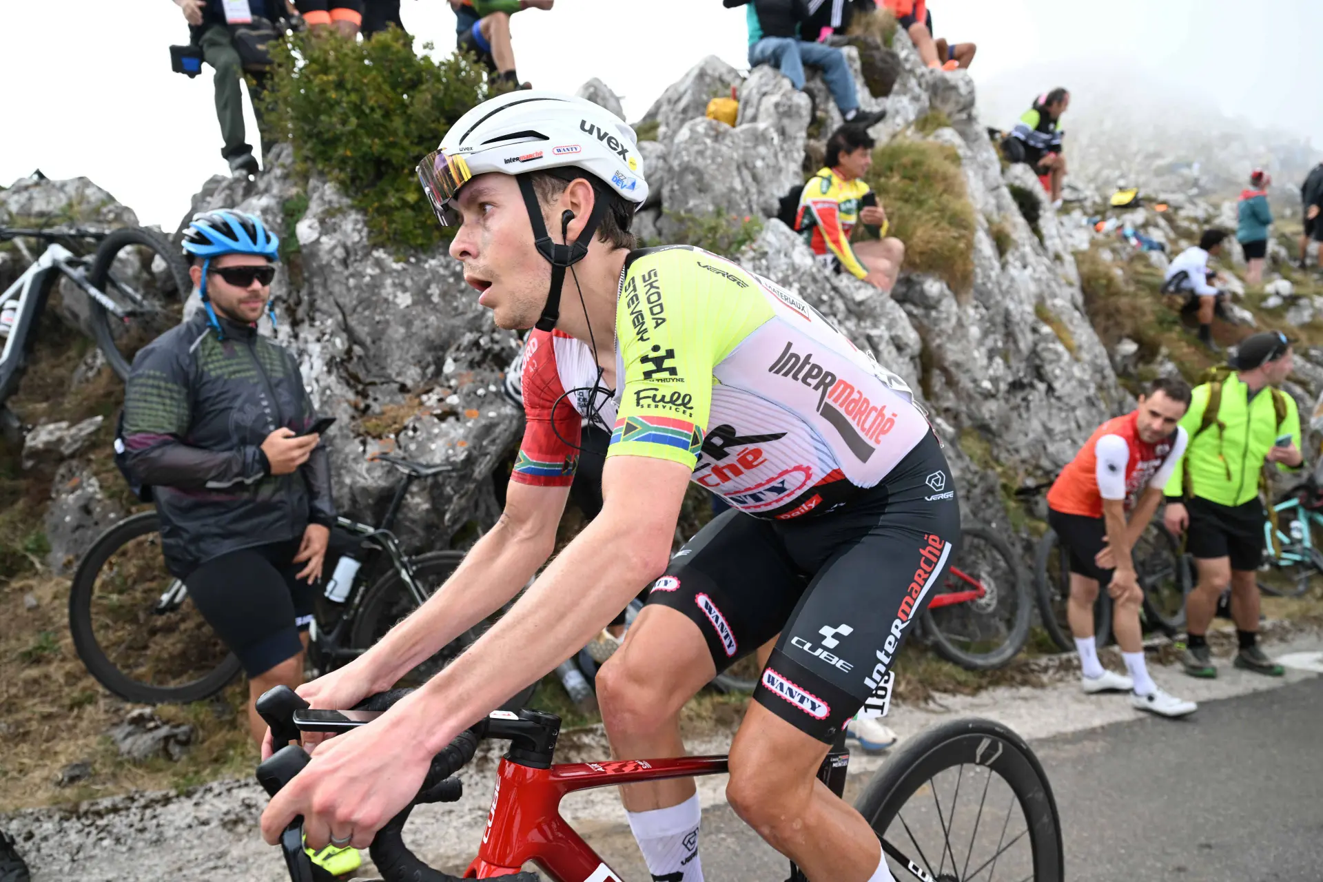 Medical Report & Withdrawals 2025 Vuelta a Espana: Update Stage 19 - Louis Meintjes injured in a crash