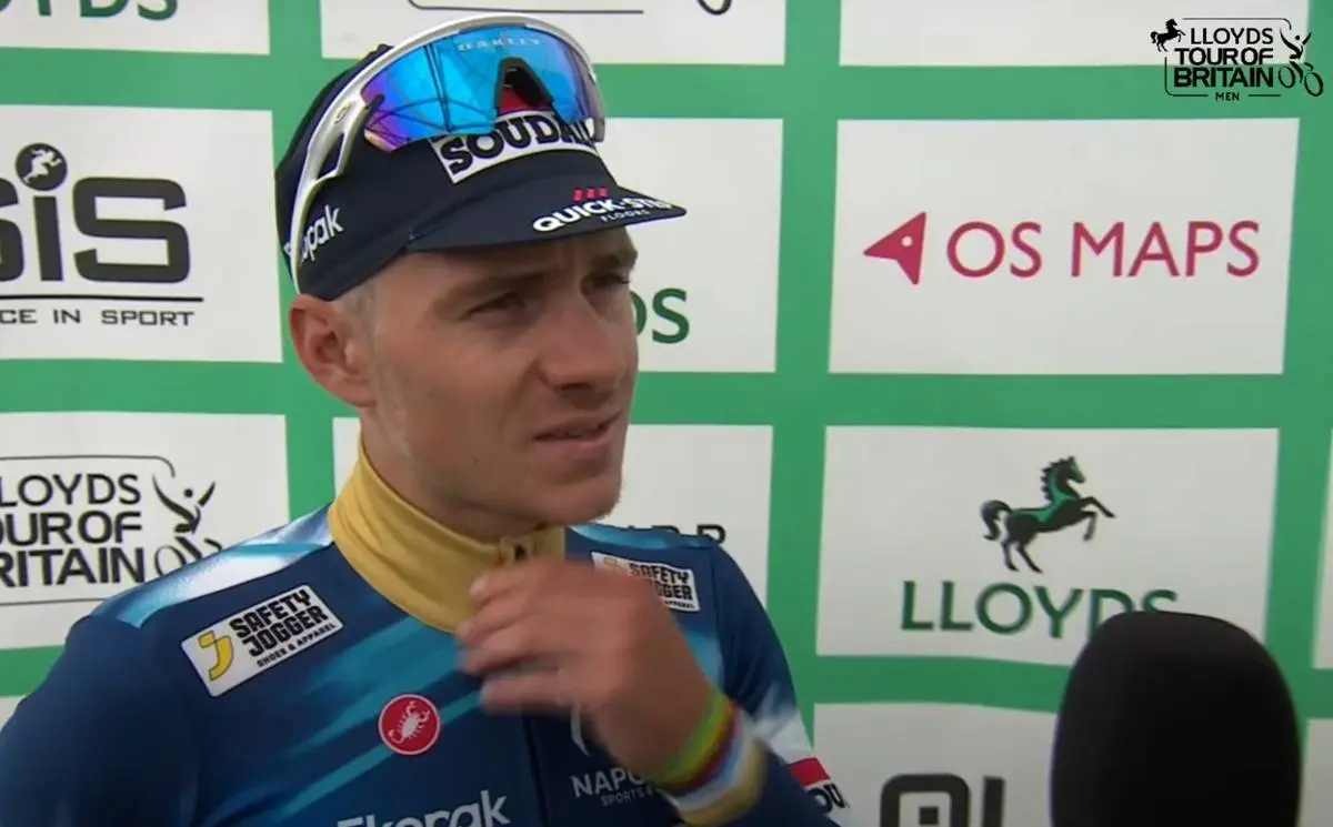 "Concentrei-me no meu sprint e acabou por ser uma boa tática" - Remco Evenepoel de regresso às vitórias na Volta à Grã-Bretanha