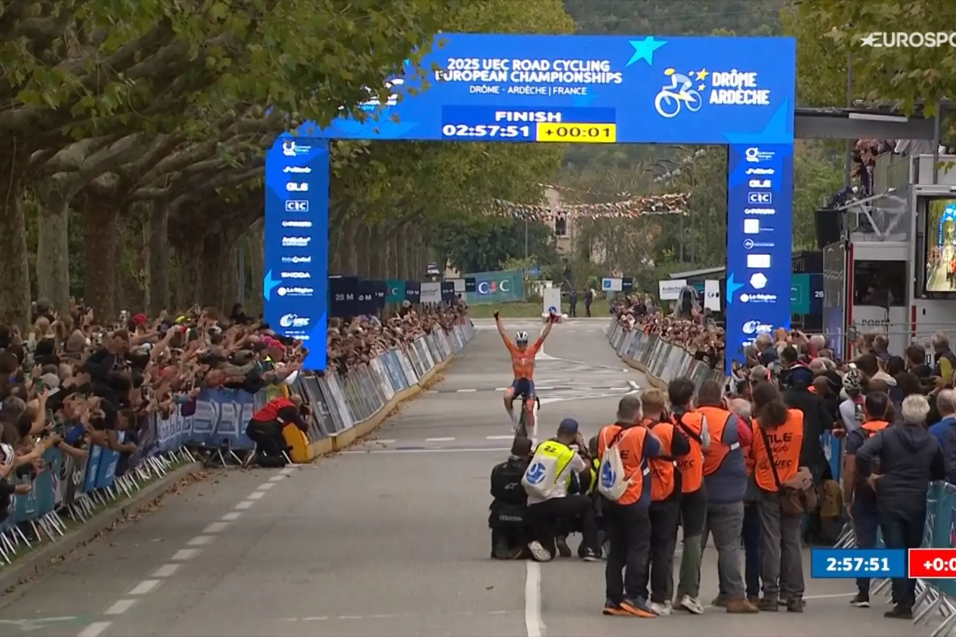 Results European Championships women's elite road race | Demi Vollering takes triumphant solo win