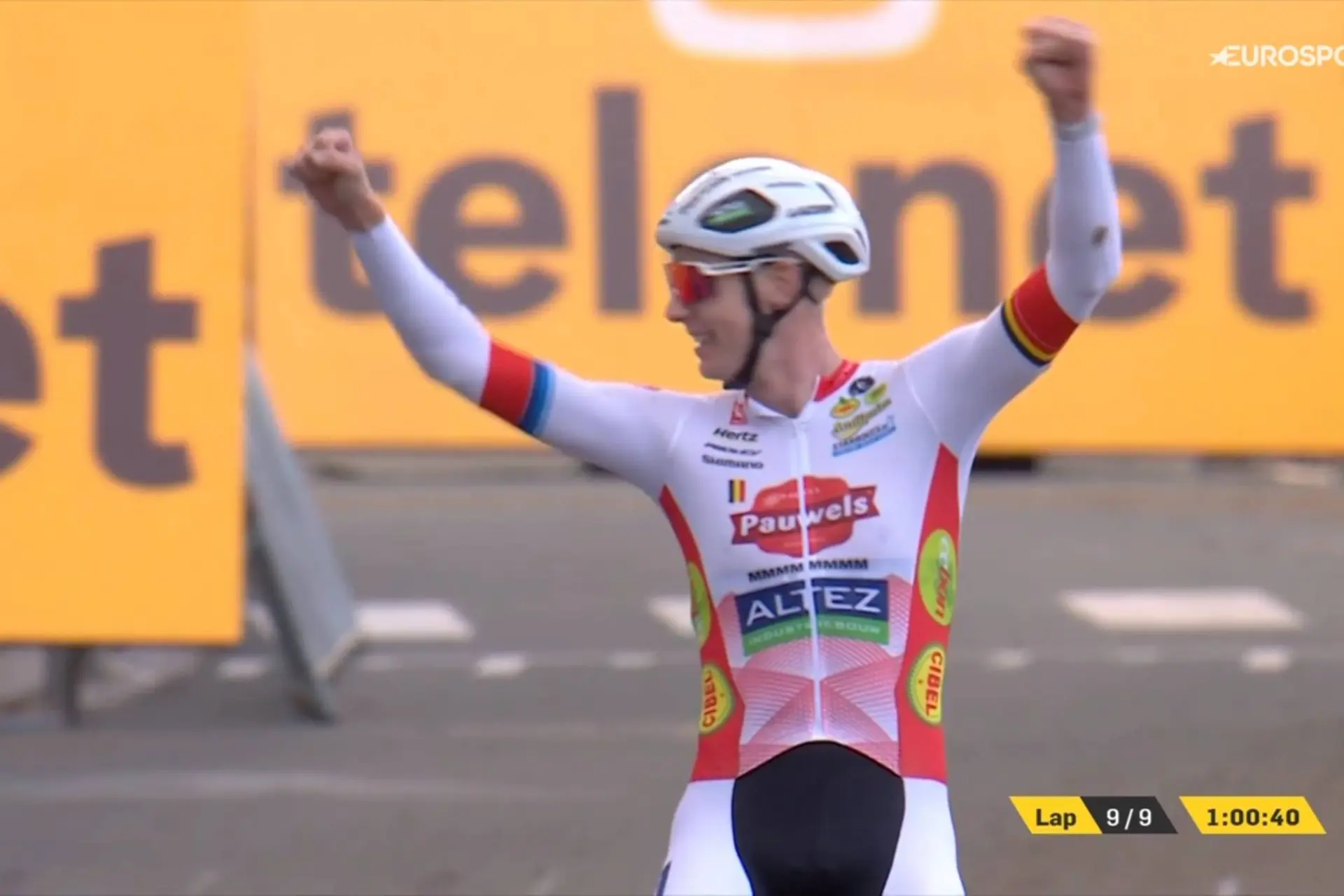 Resultados Superprestige Overijse Masculino: Michael Vanthourenhout bate Ronhaar na última volta e soma triunfo épico