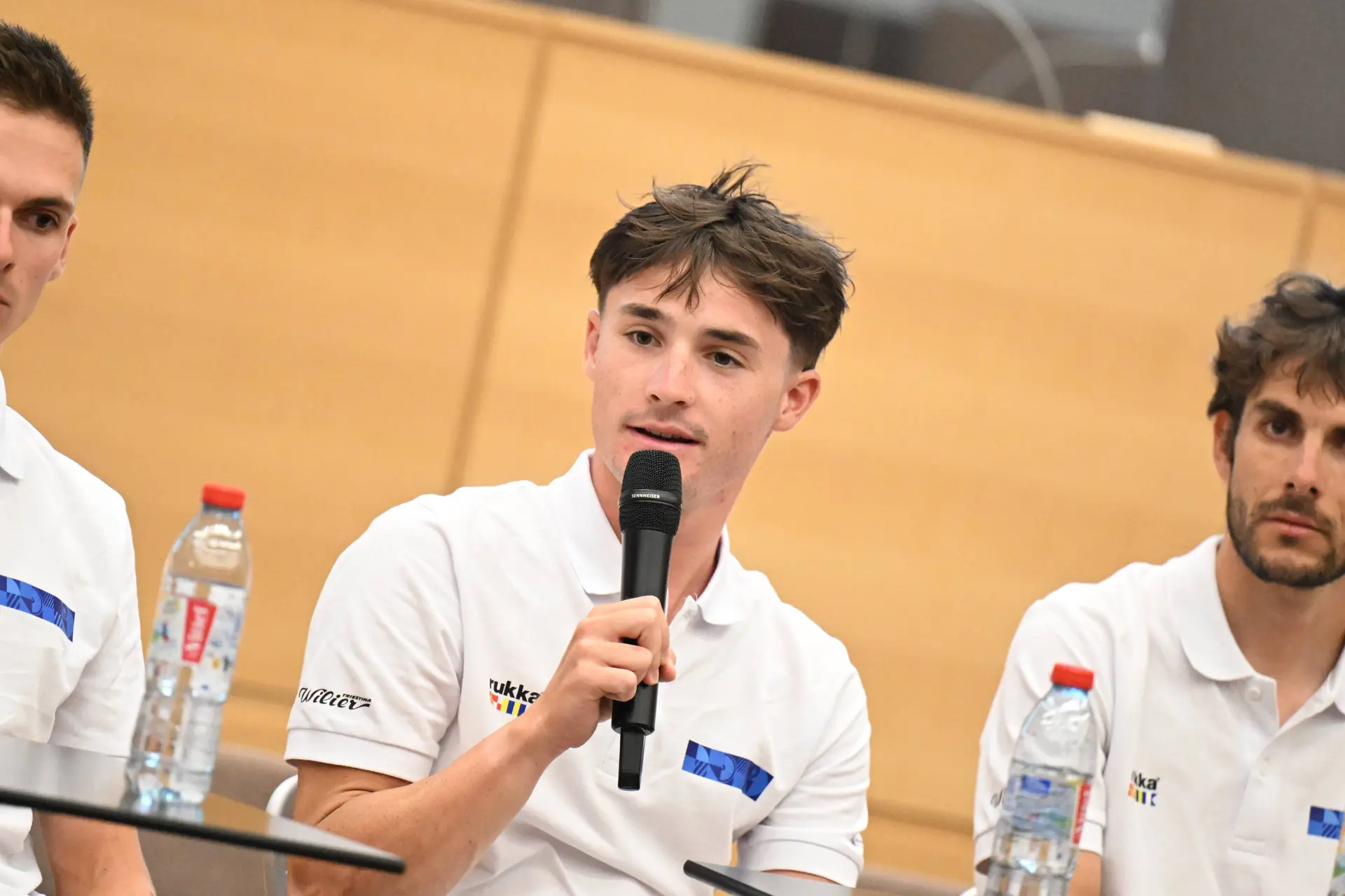 “Sou alguém que se questiona muito” Jovem promissor ganha autoconfiança após estreia impressionante na Volta a França em 2025