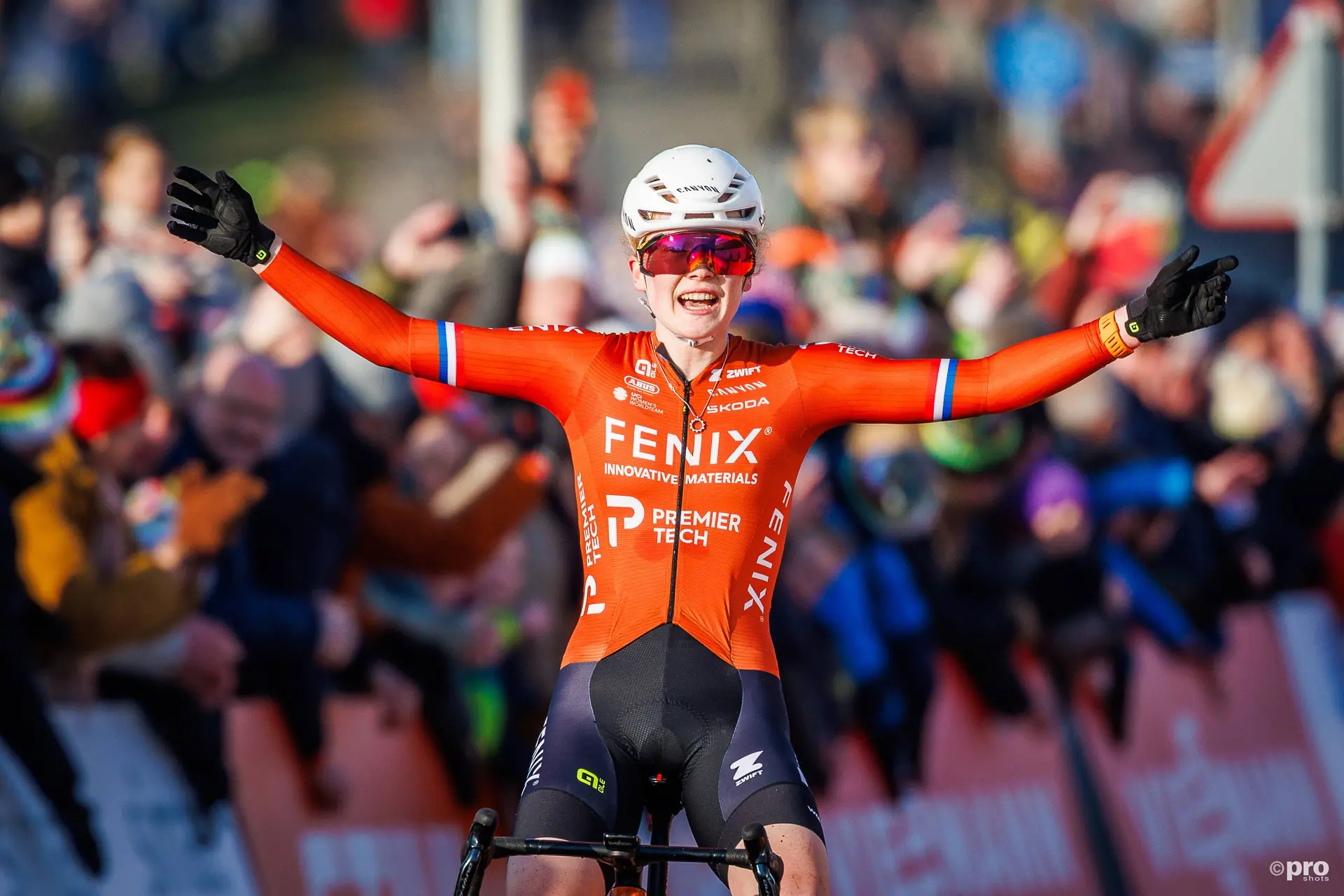 Puck Pieterse celebrating her victory at the 2026 Hoogerheide World Cup