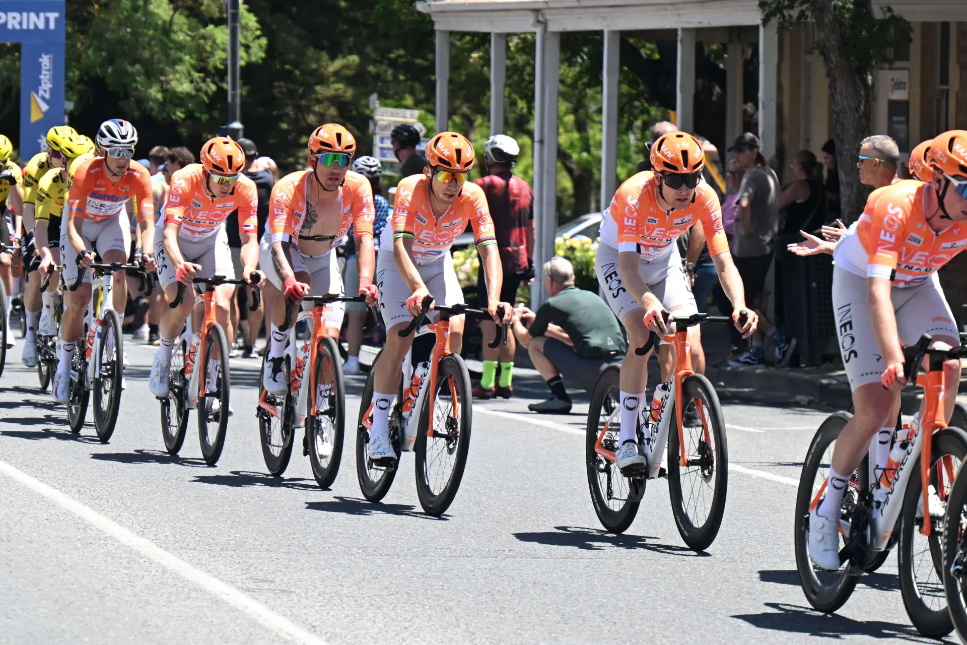 INEOS Grenadiers durante a 1.ª etapa do Tour Down Under 2026