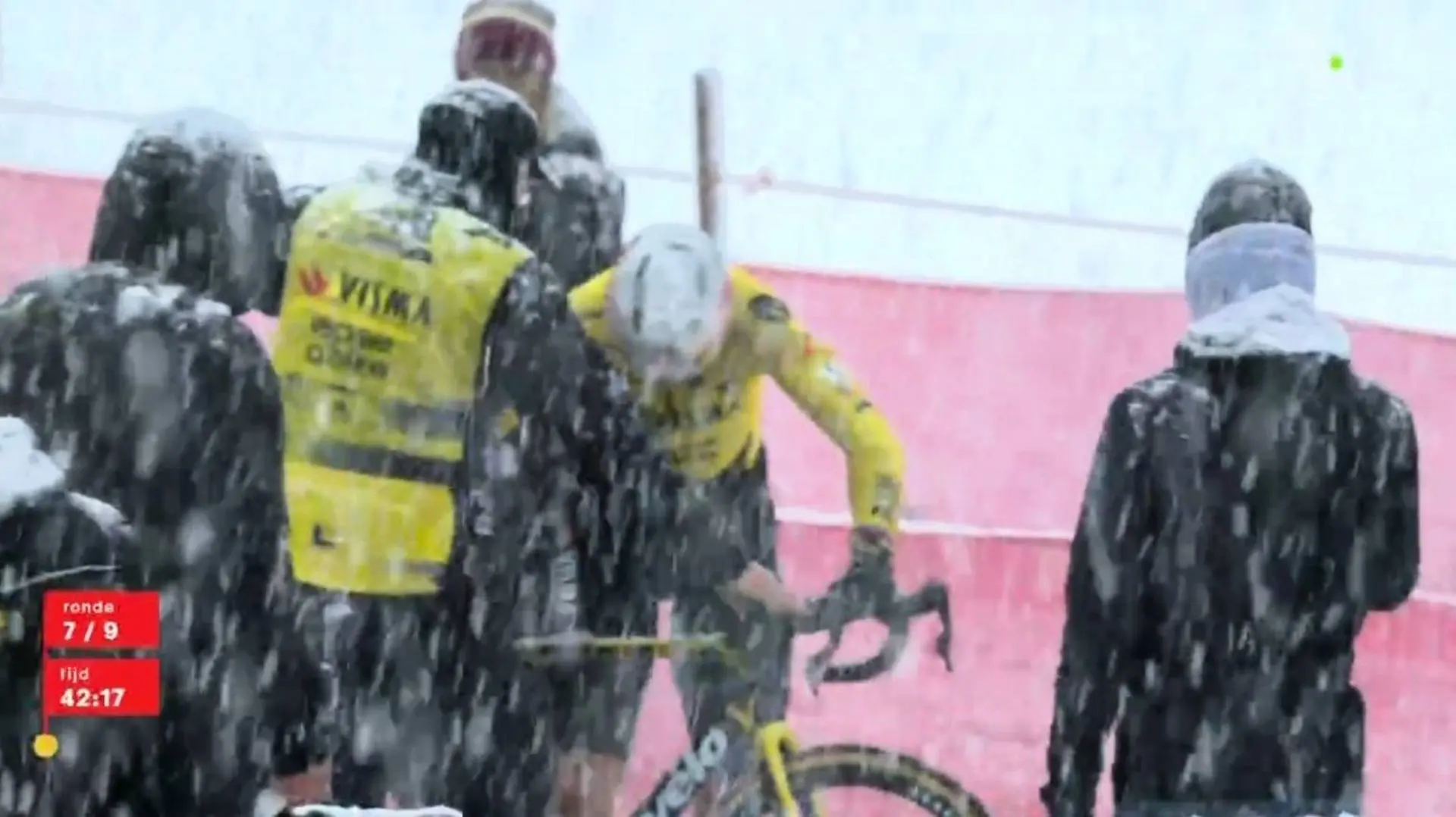 CONFIRMADO | Fratura no tornozelo põe fim à época de ciclocrosse de Wout van Aert - “Estava a sentir-me cada vez melhor…”
