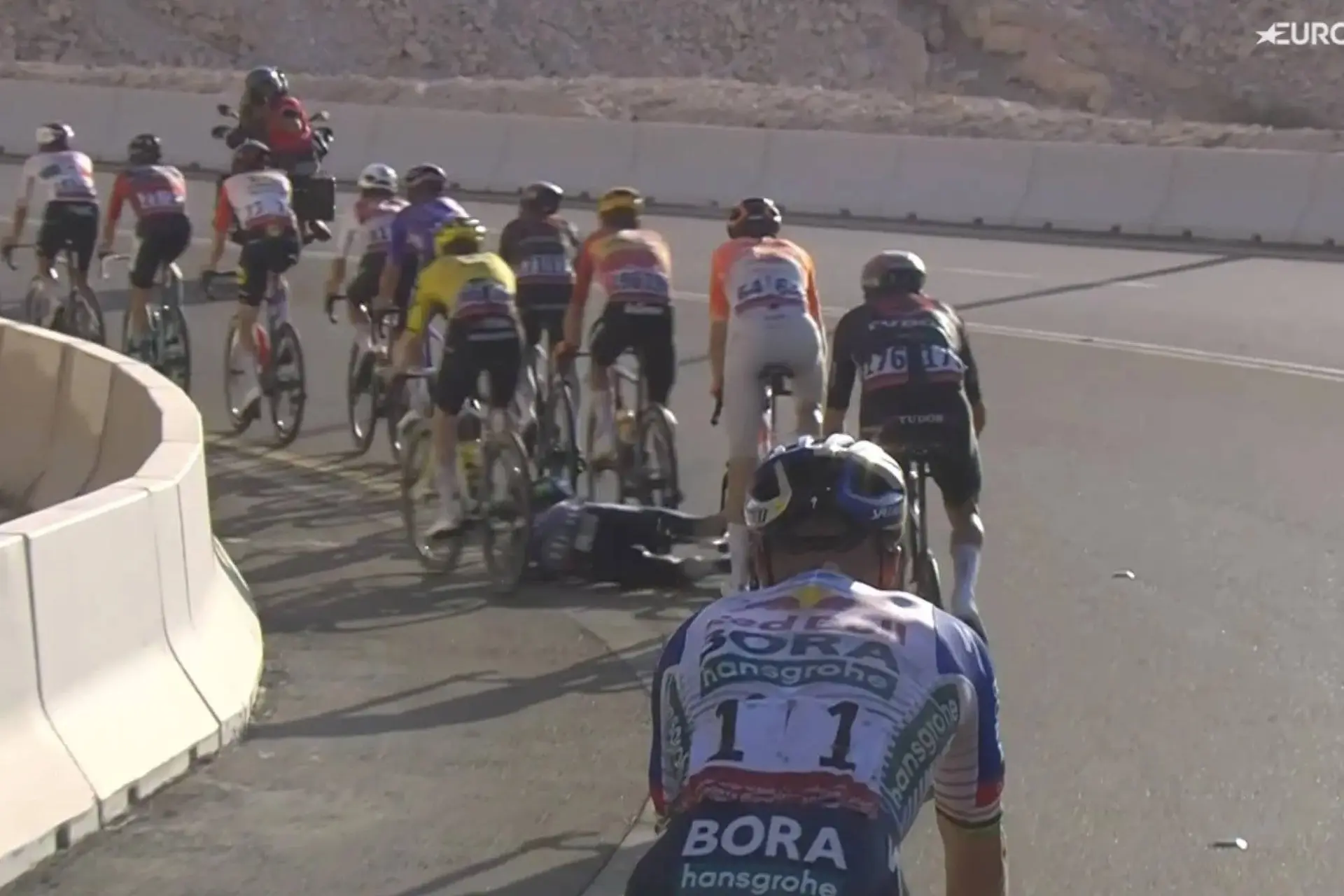 Relatório médico e abandonos UAE Tour 2026, 6ª etapa: Ilan Van Wilder cai na subida final, Visma muito azarada