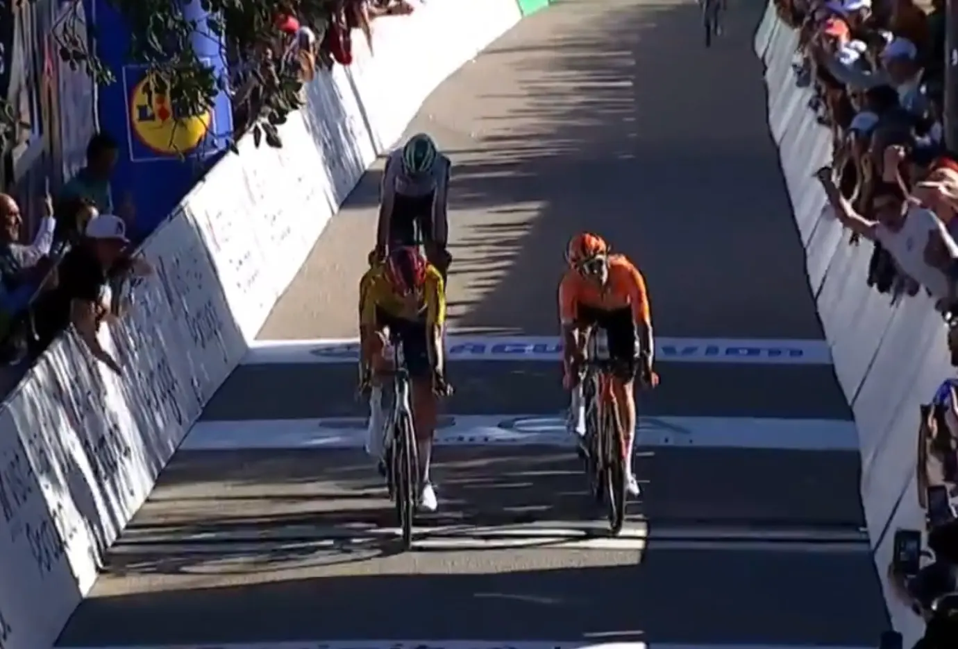 Juan Ayuso "gostaria de voltar à Volta ao Algarve no futuro" e Paul Seixas encantado por "estar no pódio com estes dois corredores"