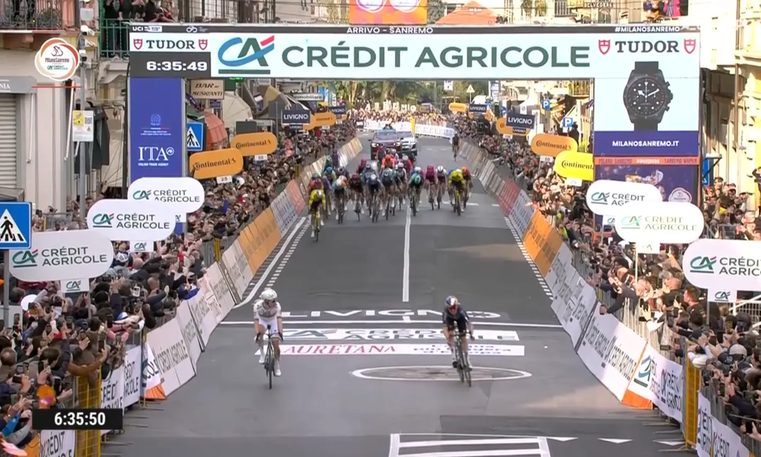 Resultados Milan-Sanremo 2026: Tadej Pogacar faz história e vence "La Primavera" no mano a mano com Tom Pidcock