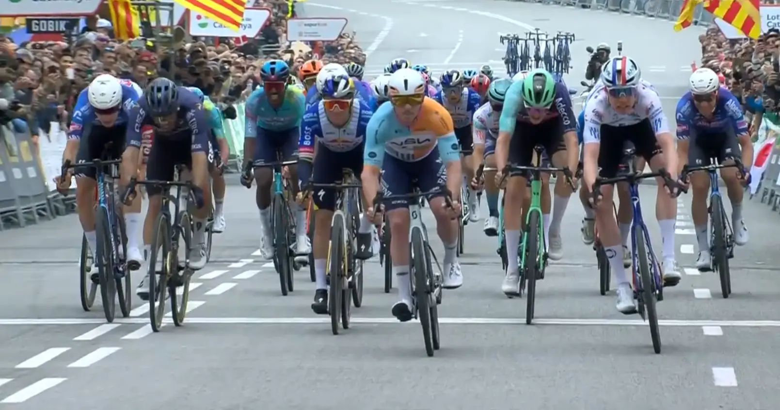 “Percebi que tinha de arrancar quando vi que faltavam 150 metros...”: Brady Gilmore assina a primeira vitória no WorldTour na etapa final da Volta à Catalunha
