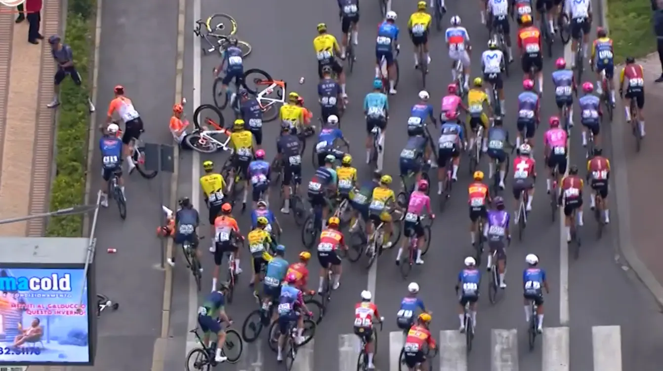 LIVE | Milano-Sanremo 2026 - Massive crash takes down half of the INEOS team