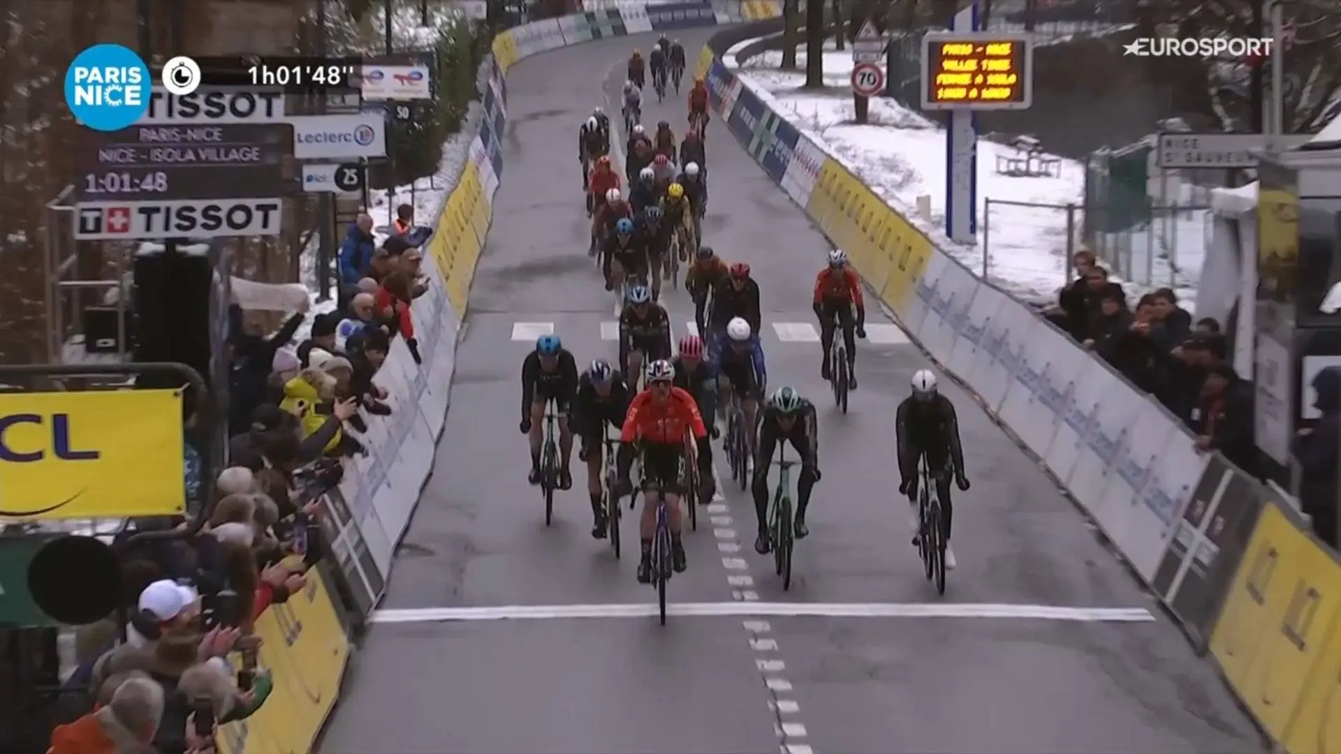 Resultados 7ª etapa do Paris-Nice 2026: Dorian Godon vence etapa encurtada, queda assusta Vingegaard no final