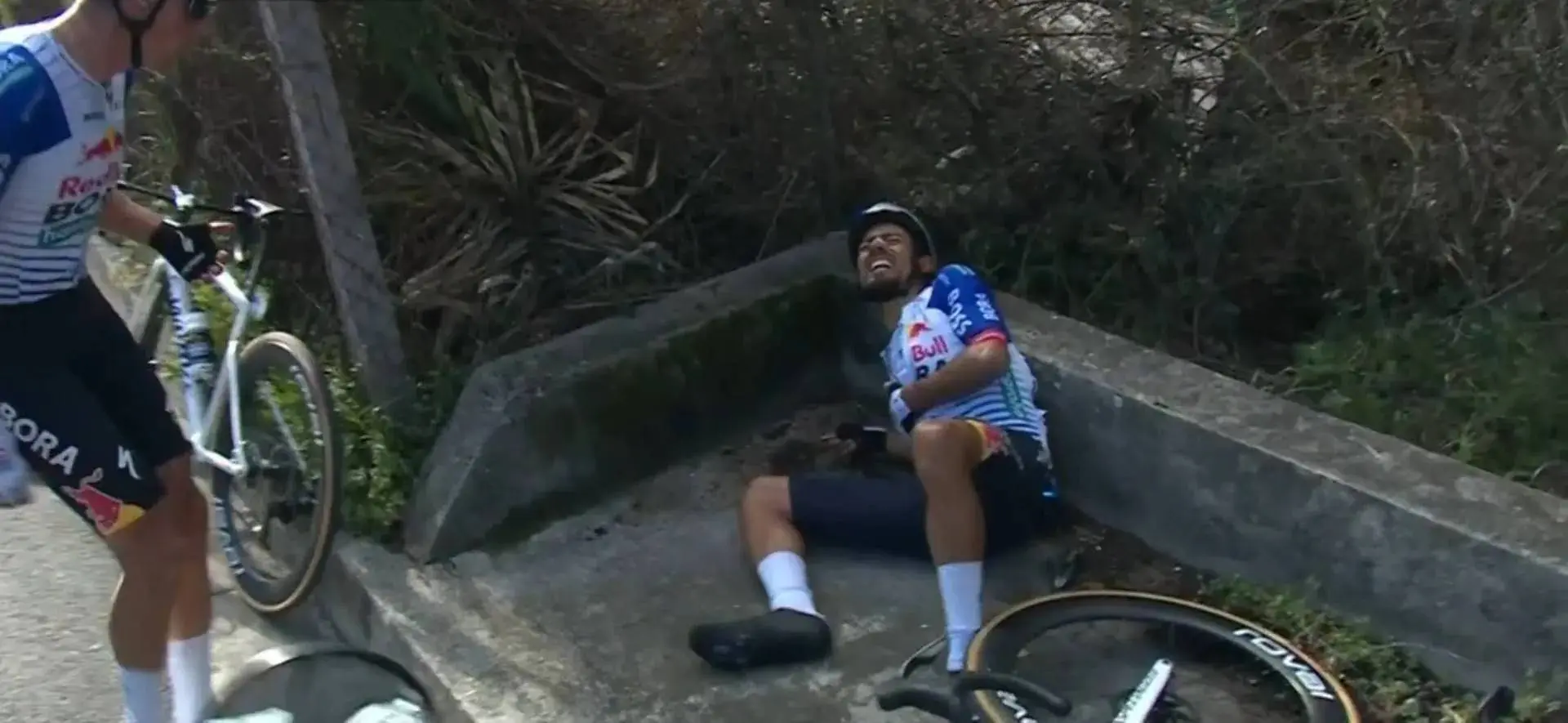 Relatório médico e abandonos Paris-Nice 2026, 8ª etapa - Saída dos sprinters em massa, Daniel Martinez resiste a queda