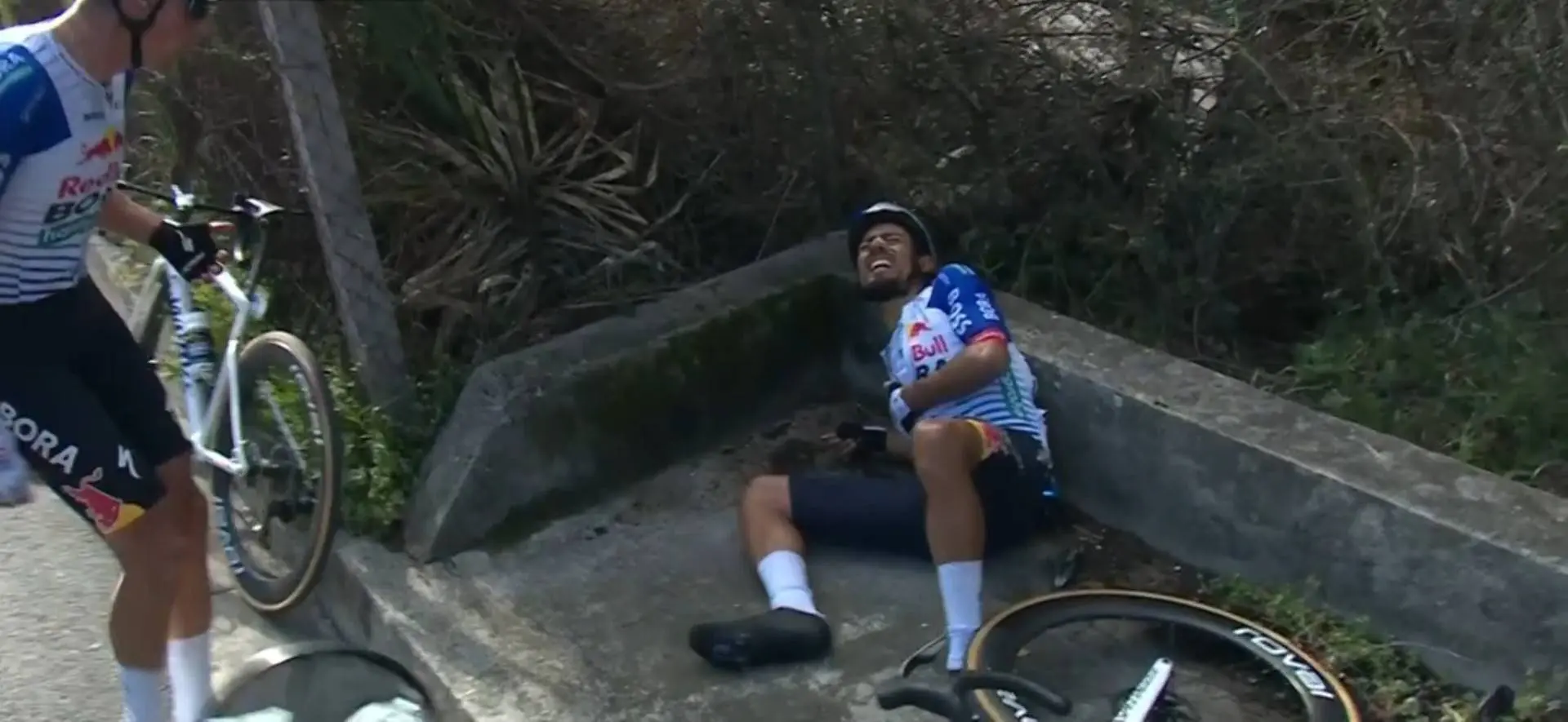Medical reports & withdrawals Paris-Nice 2026 stage 8 - 21 more riders abandon before finale, but Dani Martinez isn't among them despite scary crash
