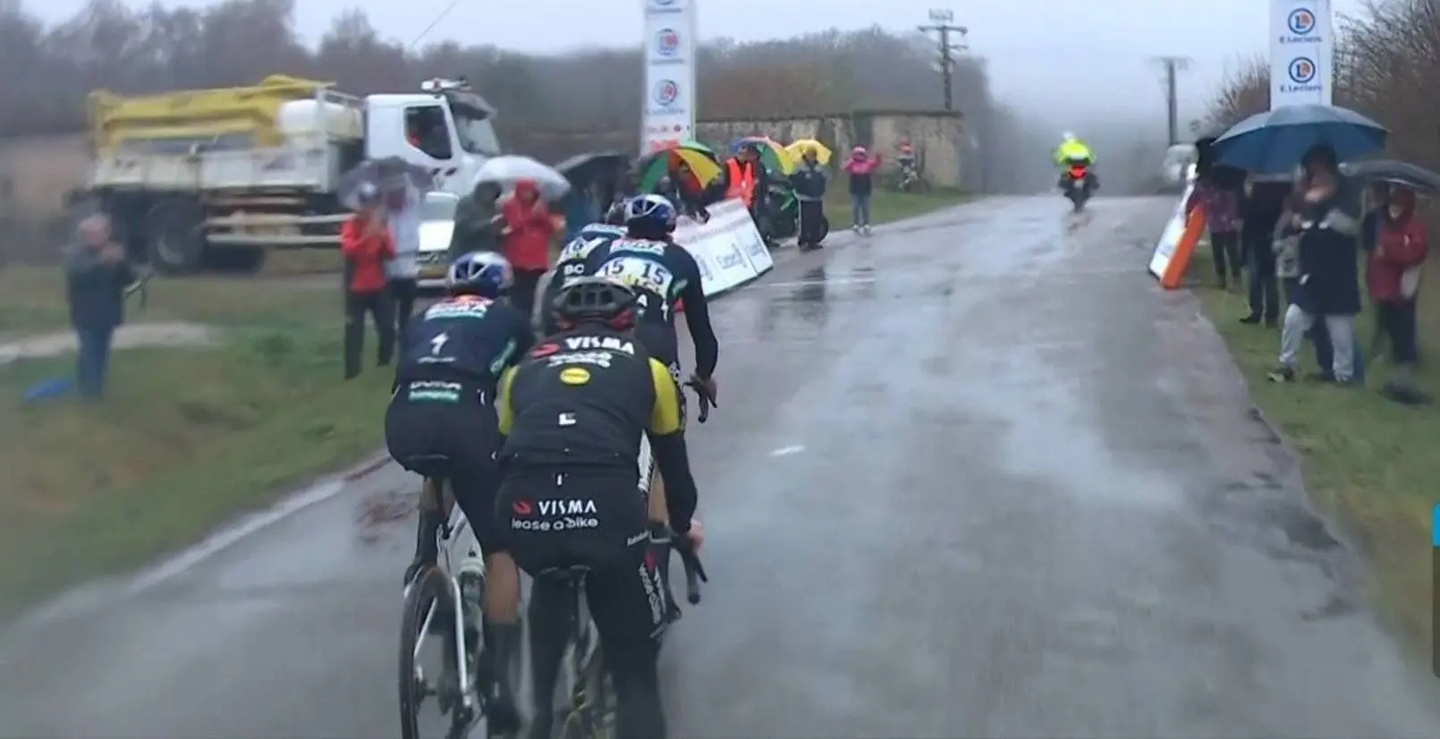 LIVE | Paris-Nice stage 5 - After the chaos, another trap-filled day