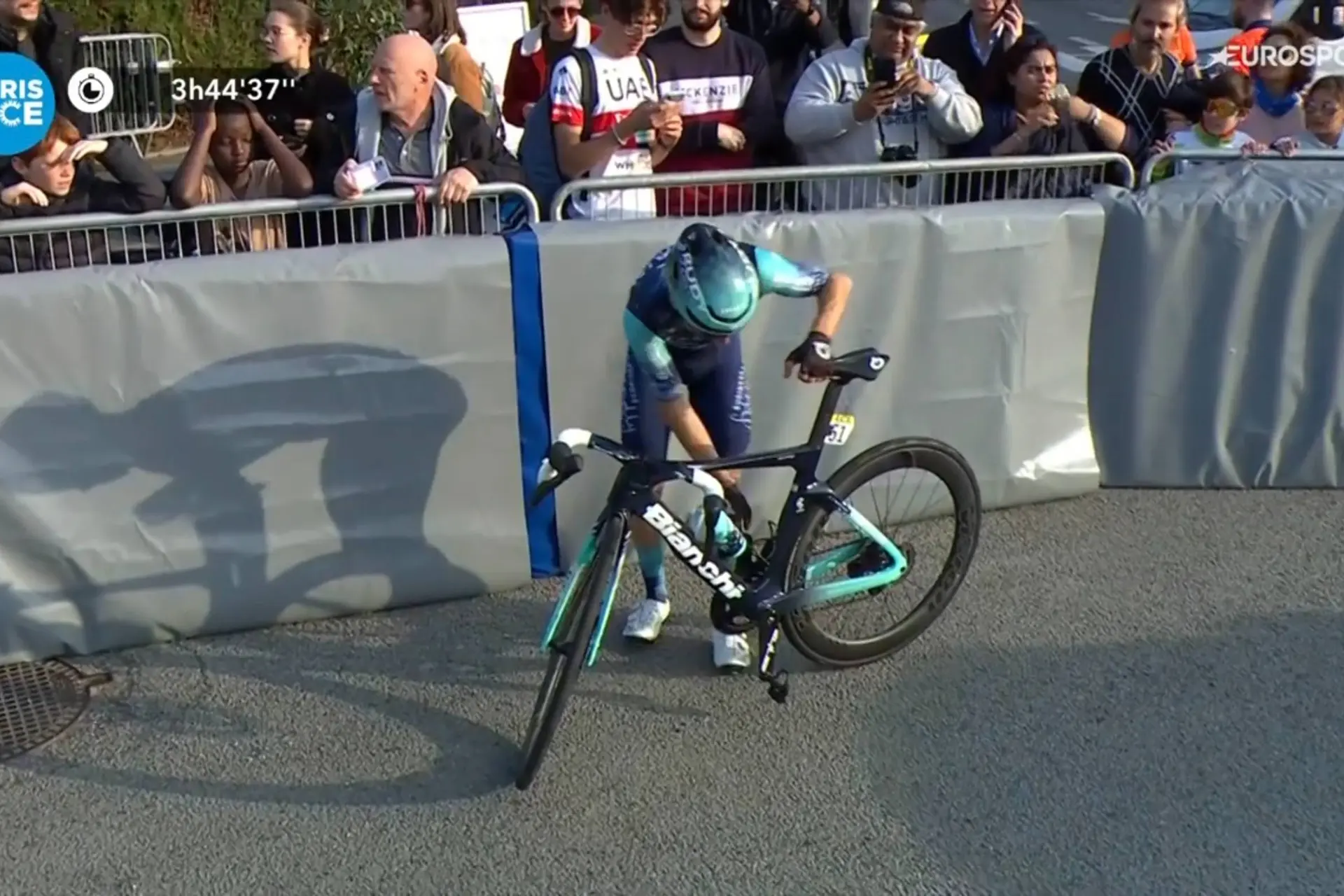 Relatório médico e abandonos Paris-Nice 2026, 1ª etapa - Lenny Martínez e Carlos Rodríguez caem no sprint final