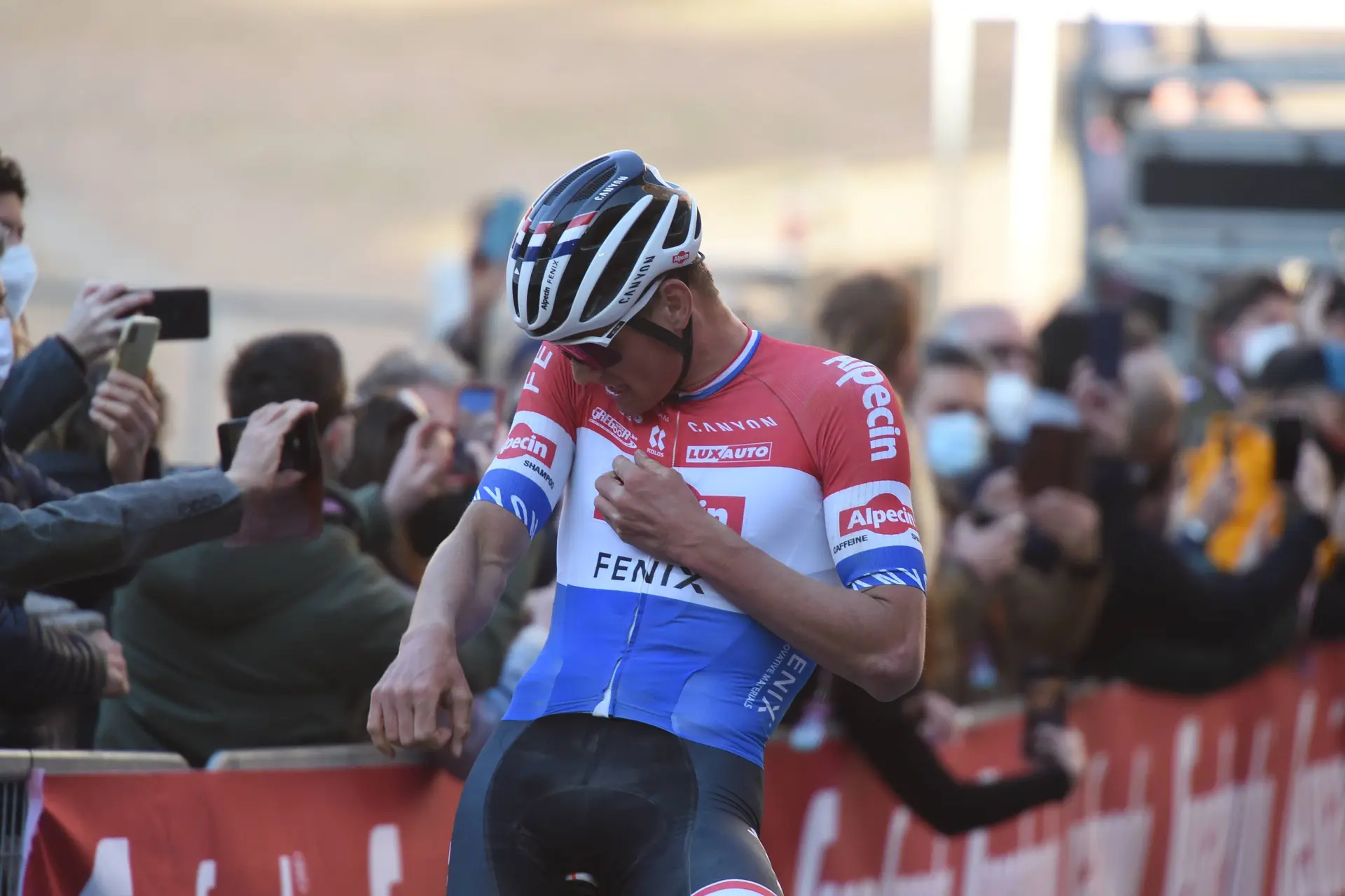 “If you run into Pidcock or Pogacar at 100% it would be very hard” – Roodhooft explains why Mathieu van der Poel avoids Strade Bianche showdown