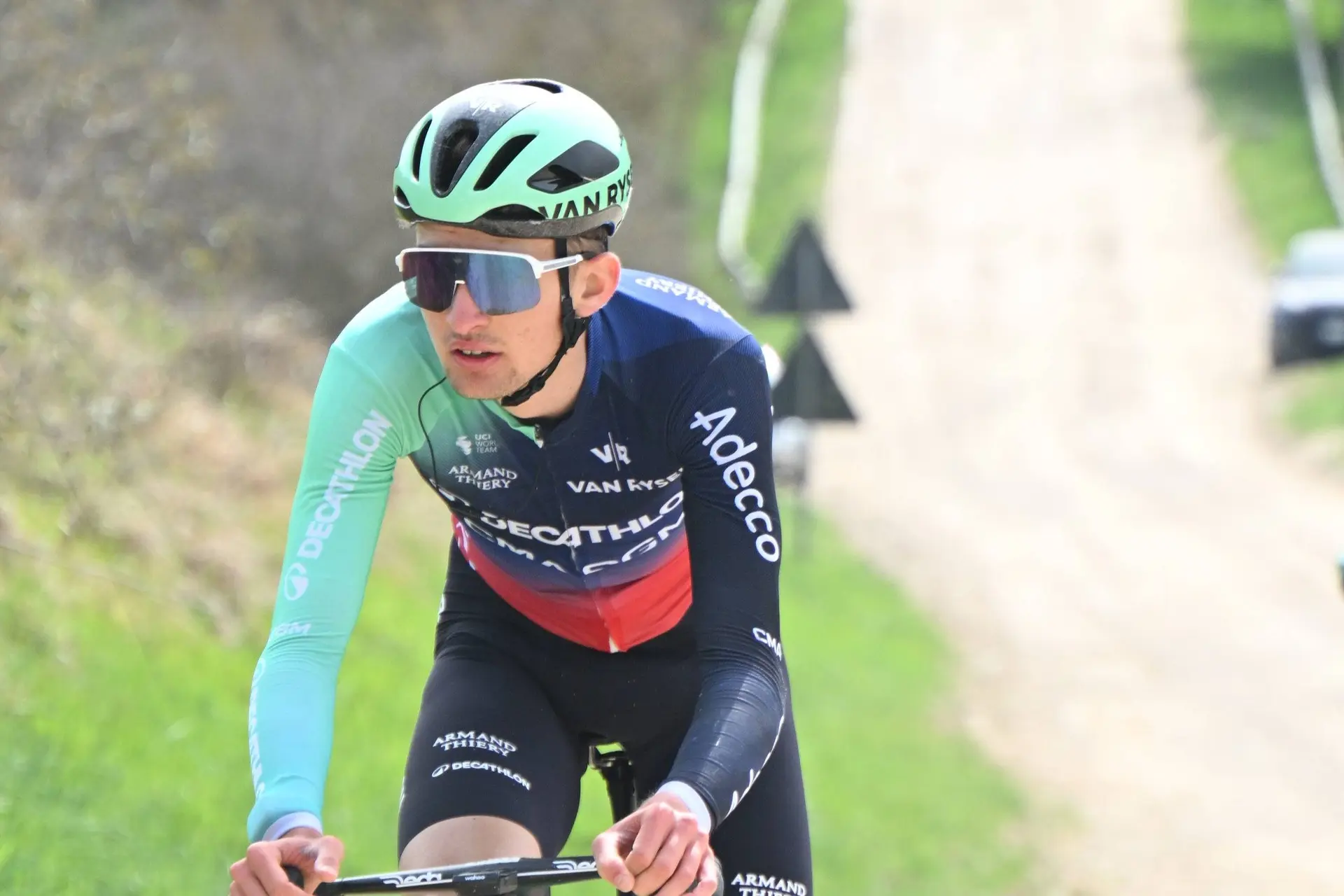 “Faltaram-me 500 metros” - Paul Seixas ficou a um triz de seguir Tadej Pogacar na Strade Bianche