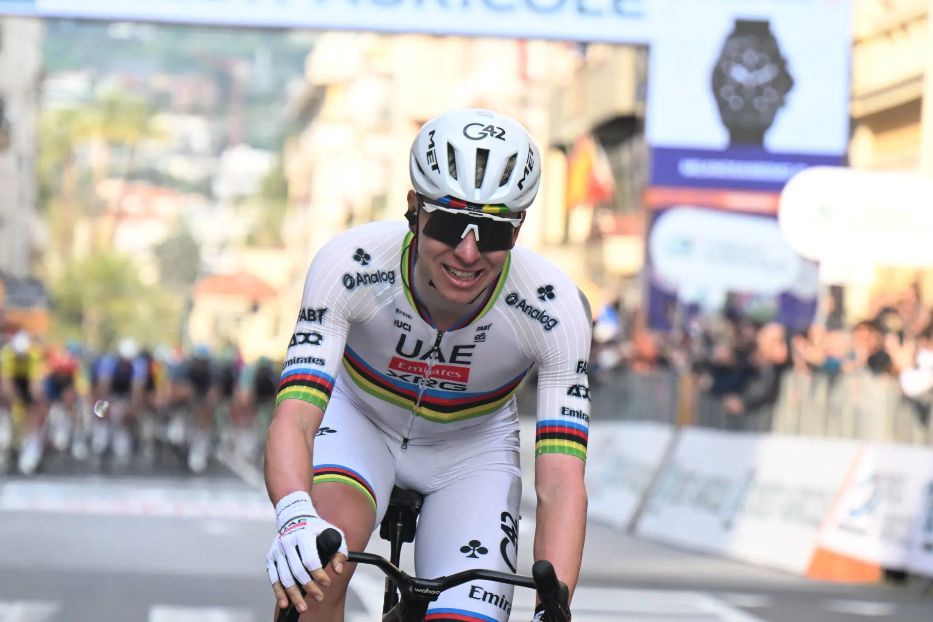 “Vai estar no seu melhor para a Volta à Flandres” - diretor desportivo da UAE Team Emirates sobre a recuperação de Tadej Pogacar da queda em Milan-Sanremo e o equívoco de Isaac del Toro na E3 Saxo Classic